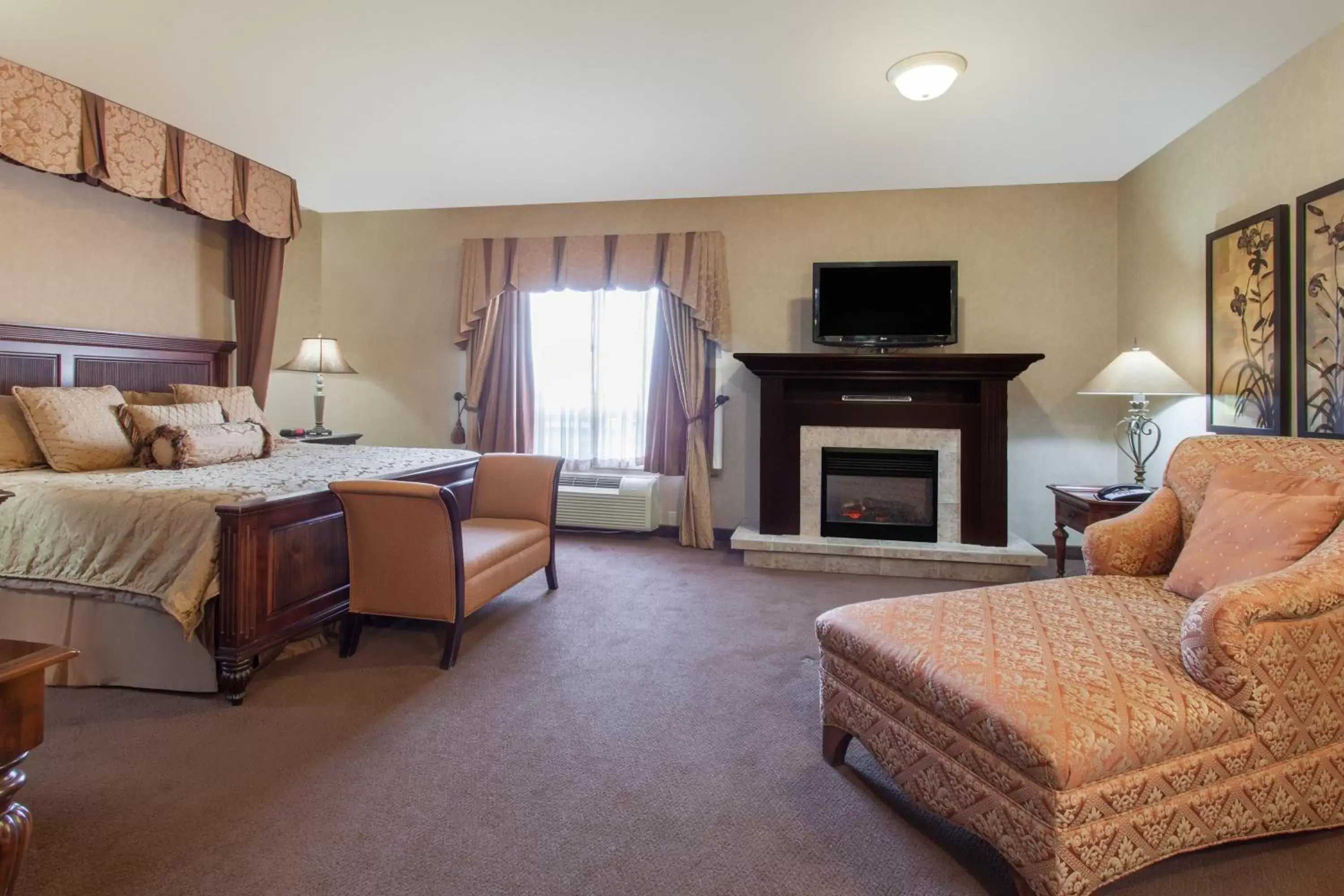 Photo of the whole room, Bed in Ramada by Wyndham Camrose