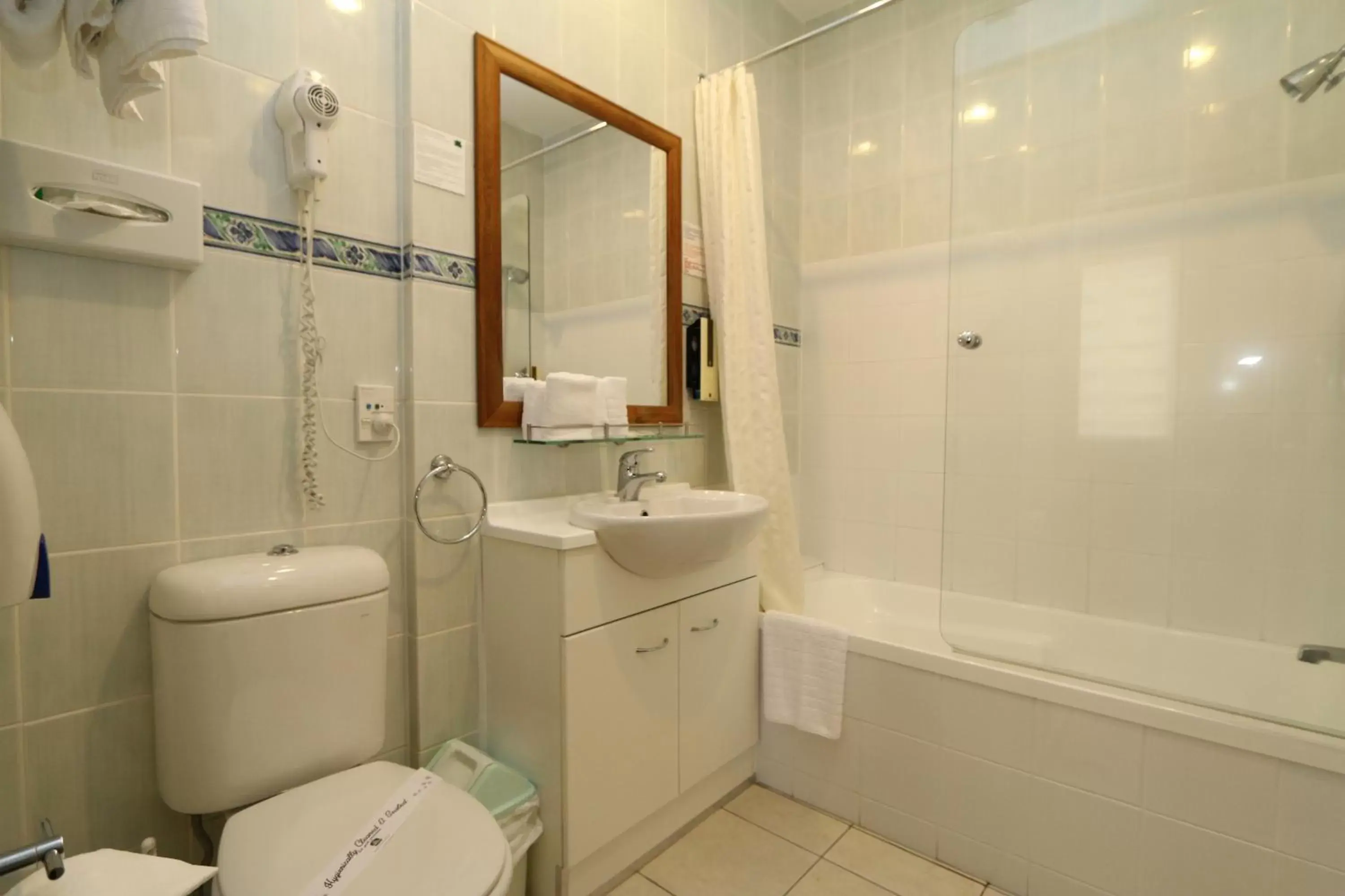 Bathroom in President Hotel Auckland