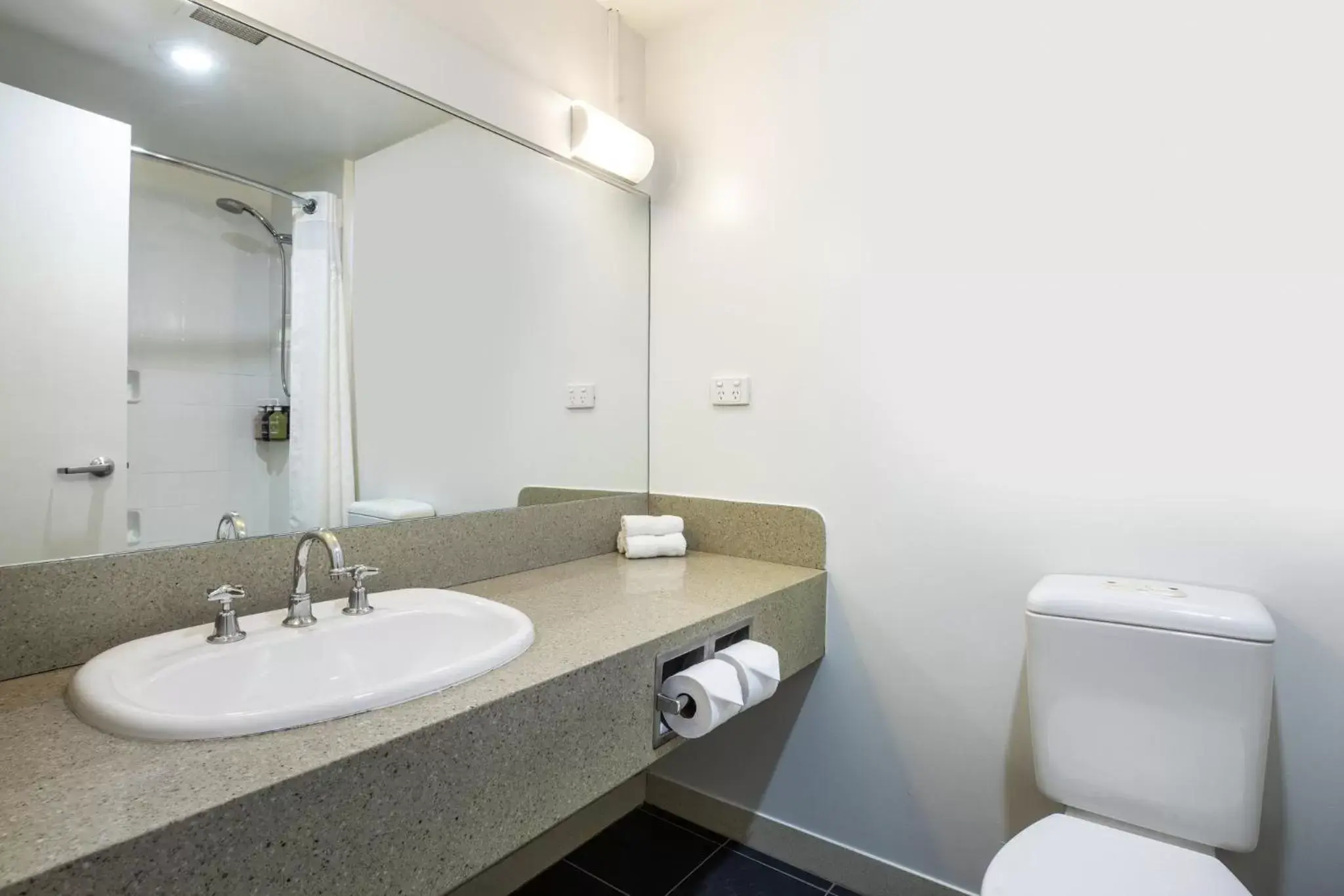 Bathroom in Holiday Inn Melbourne Airport, an IHG Hotel