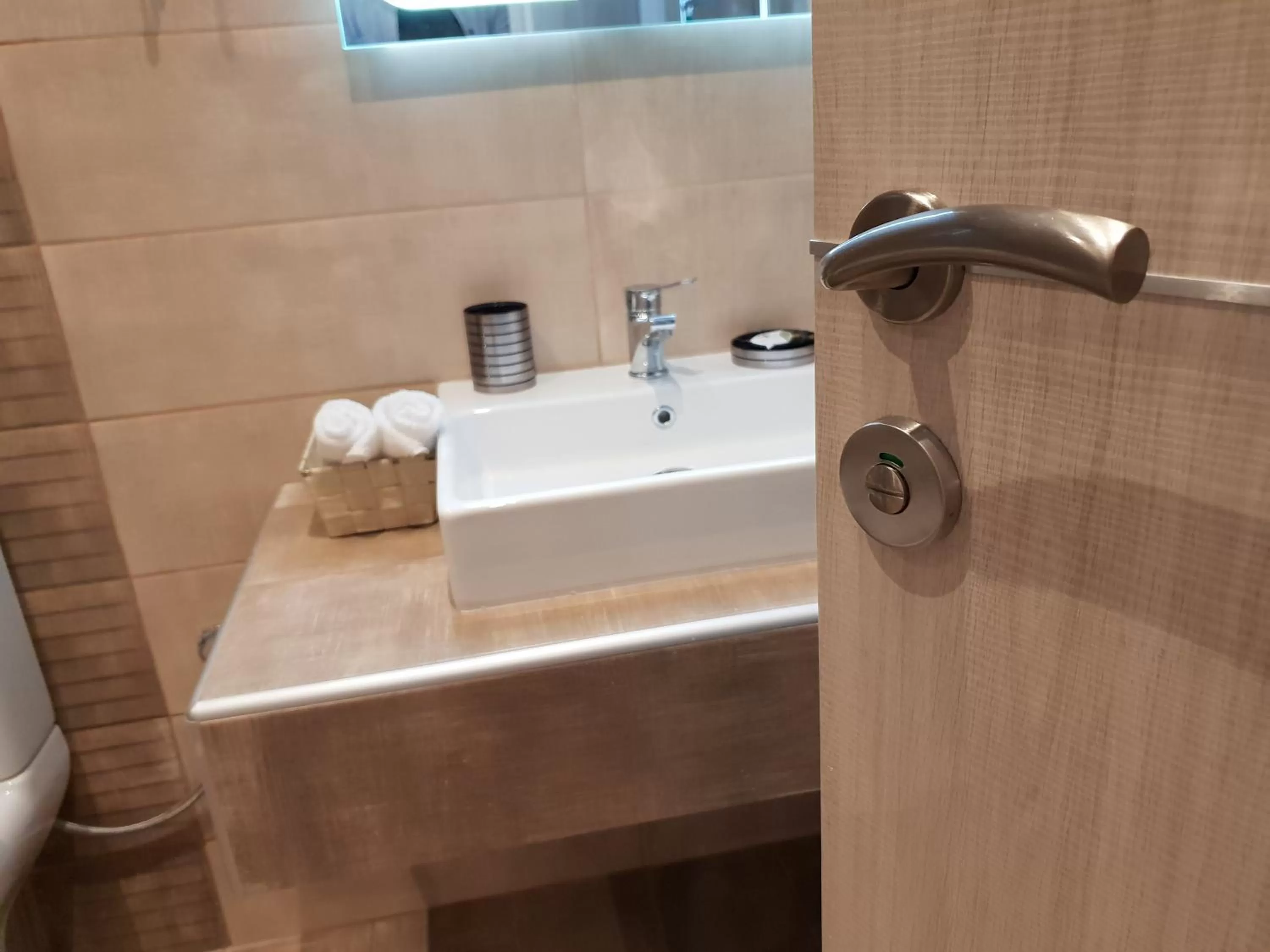 Photo of the whole room in Mondeus Inn Luxury