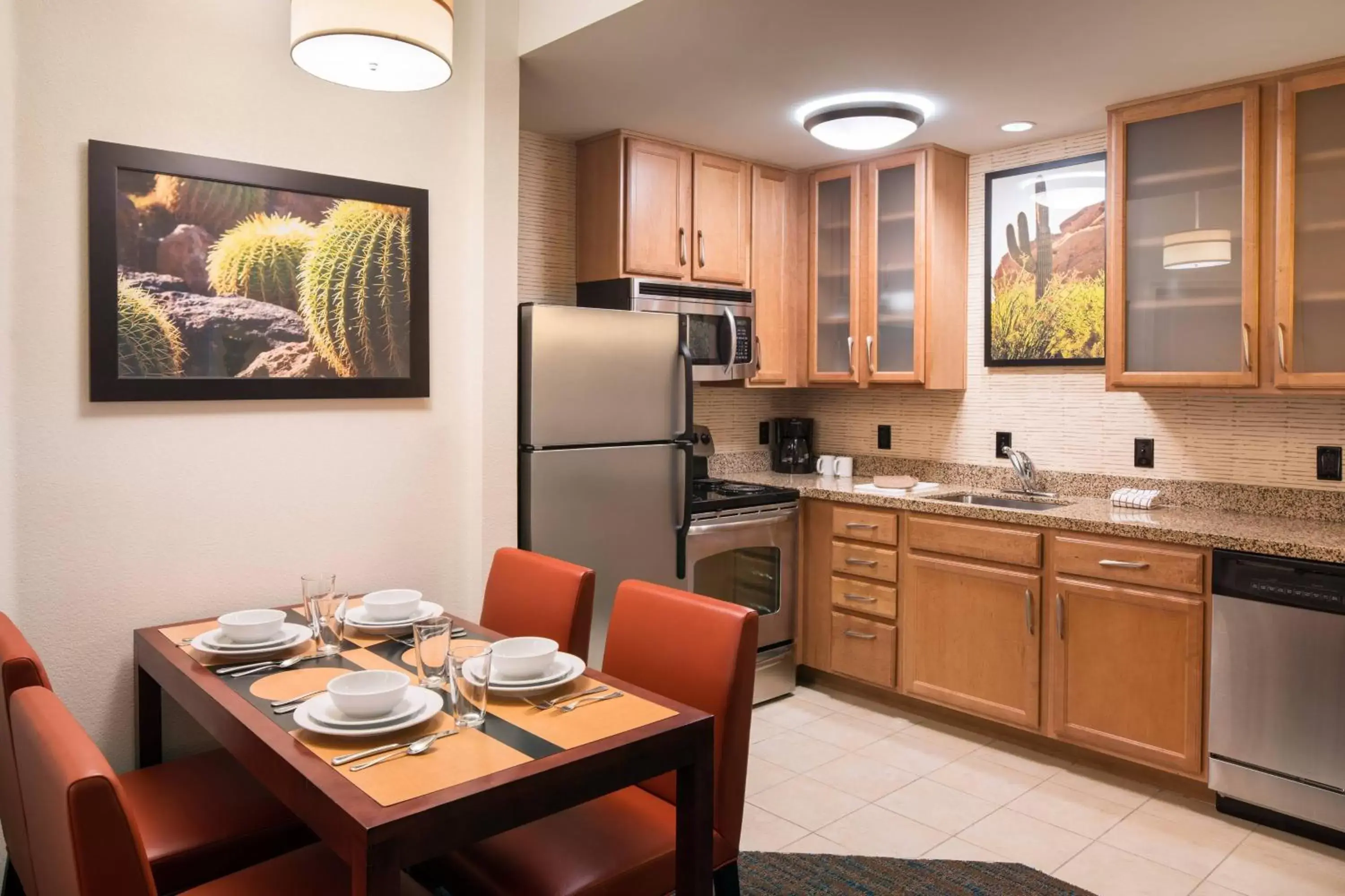 Bedroom, Kitchen/Kitchenette in Residence Inn Phoenix Desert View at Mayo Clinic