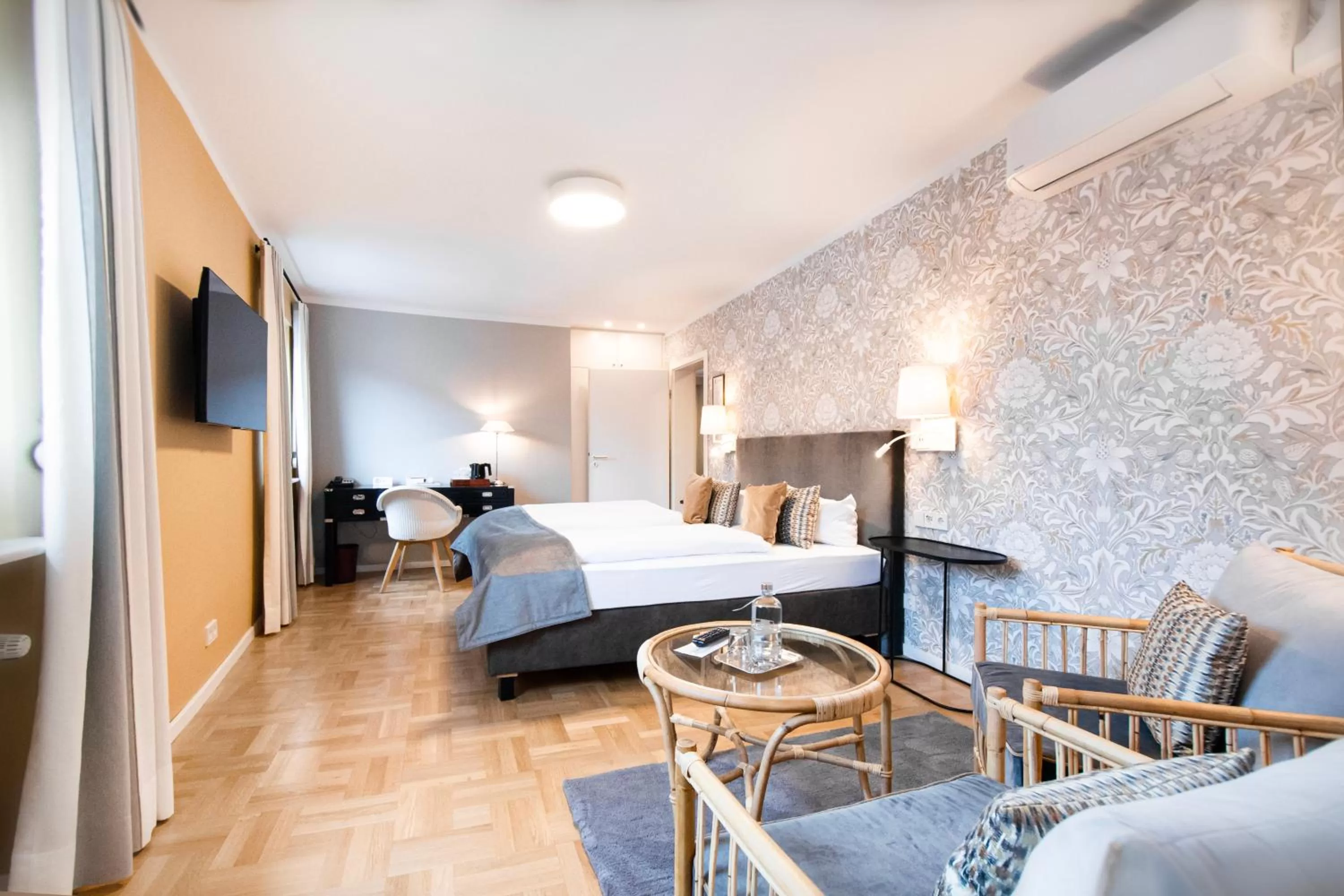 Photo of the whole room, Bed in Romantik Hotel Barbarossa