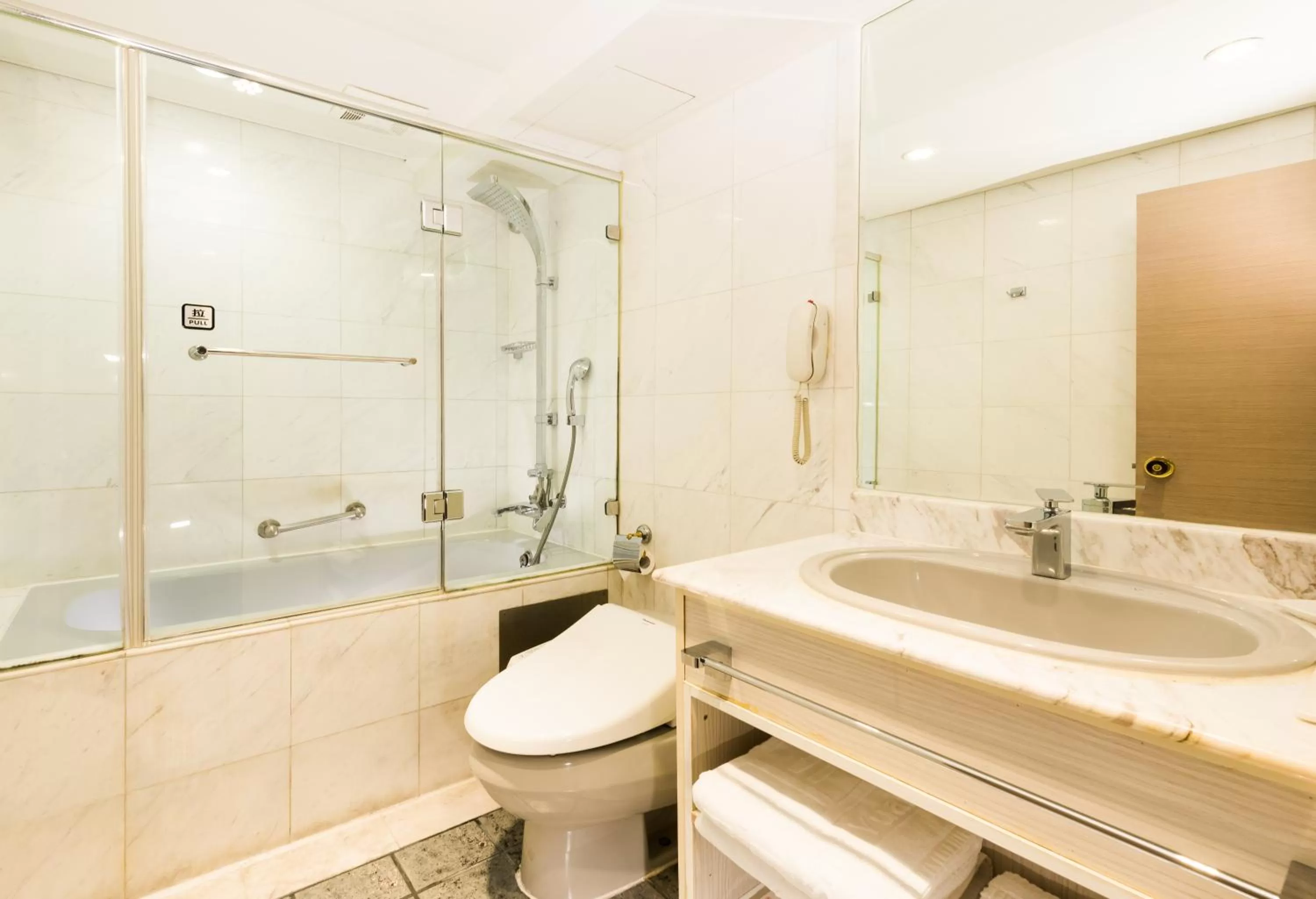 Bathroom in Shin Yuan Park Hotel