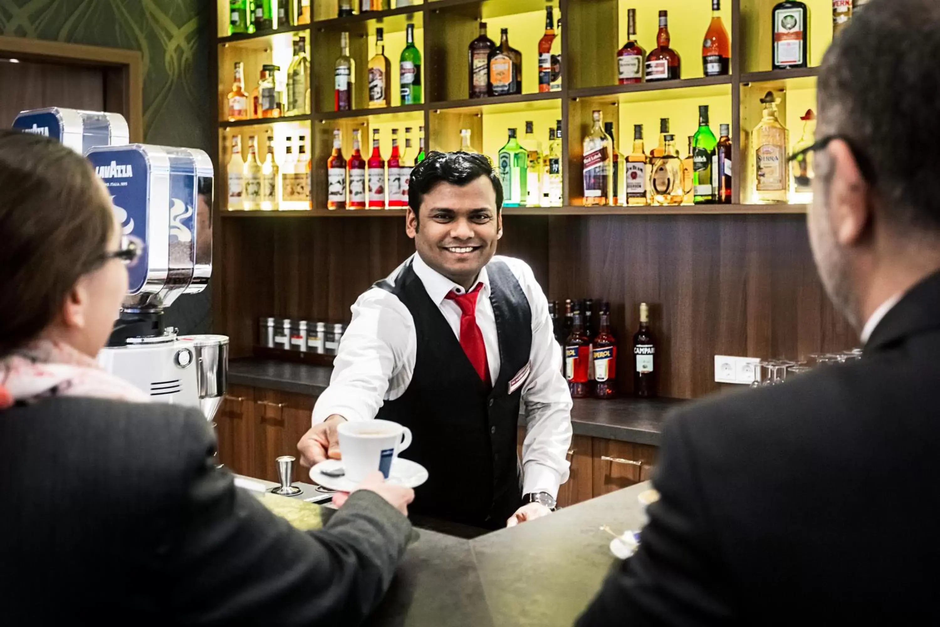 Coffee/tea facilities in Best Western Plus Royal Suites