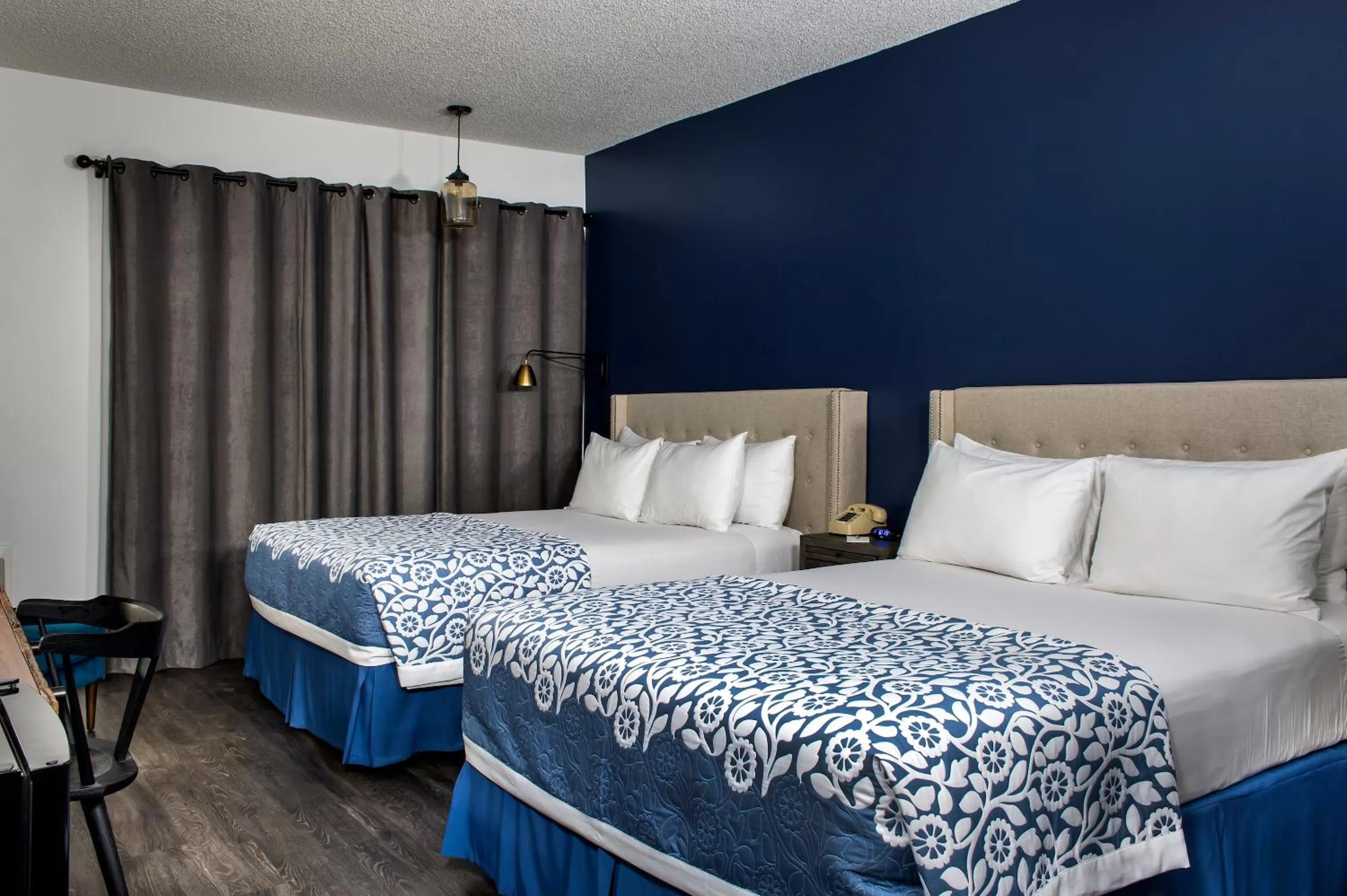 Bedroom, Bed in Sideways Inn