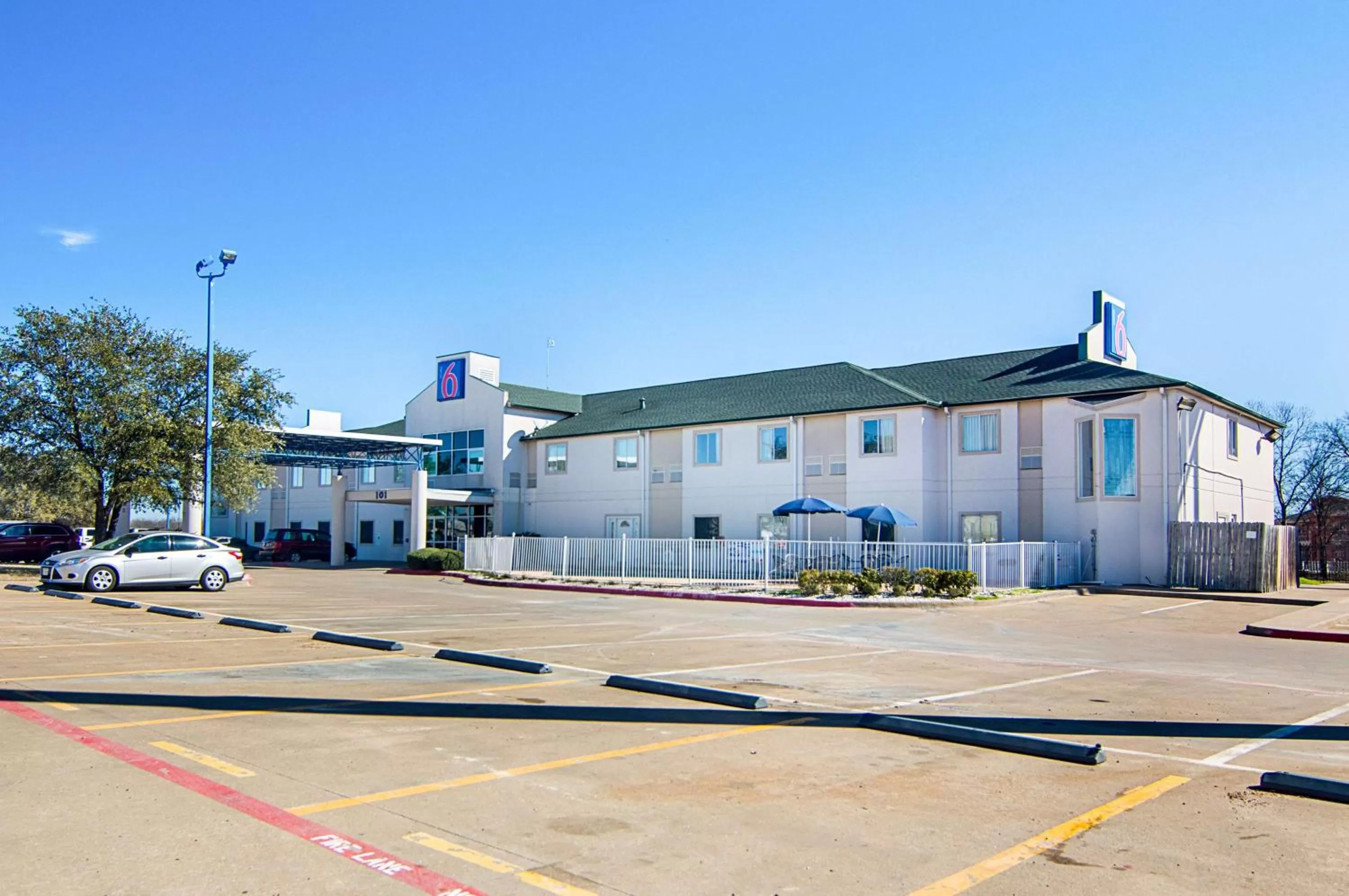 Property building in Motel 6-Terrell, TX