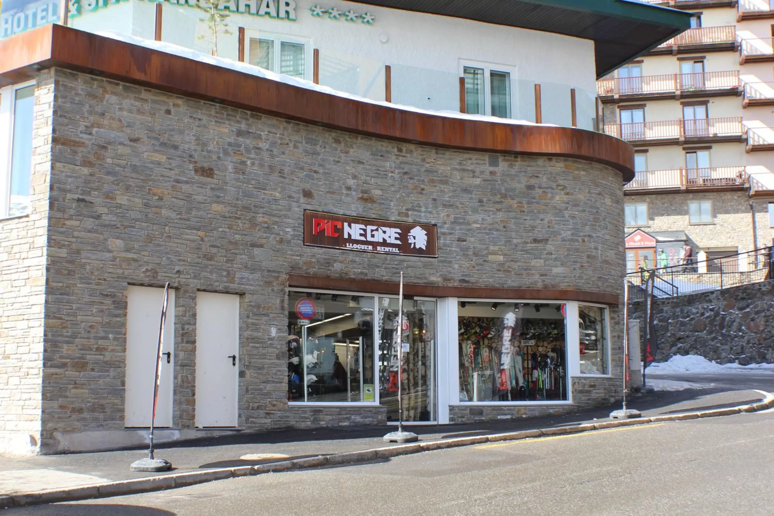 Facade/entrance in Hotel Kandahar Facade/entrance in Hotel Kandahar