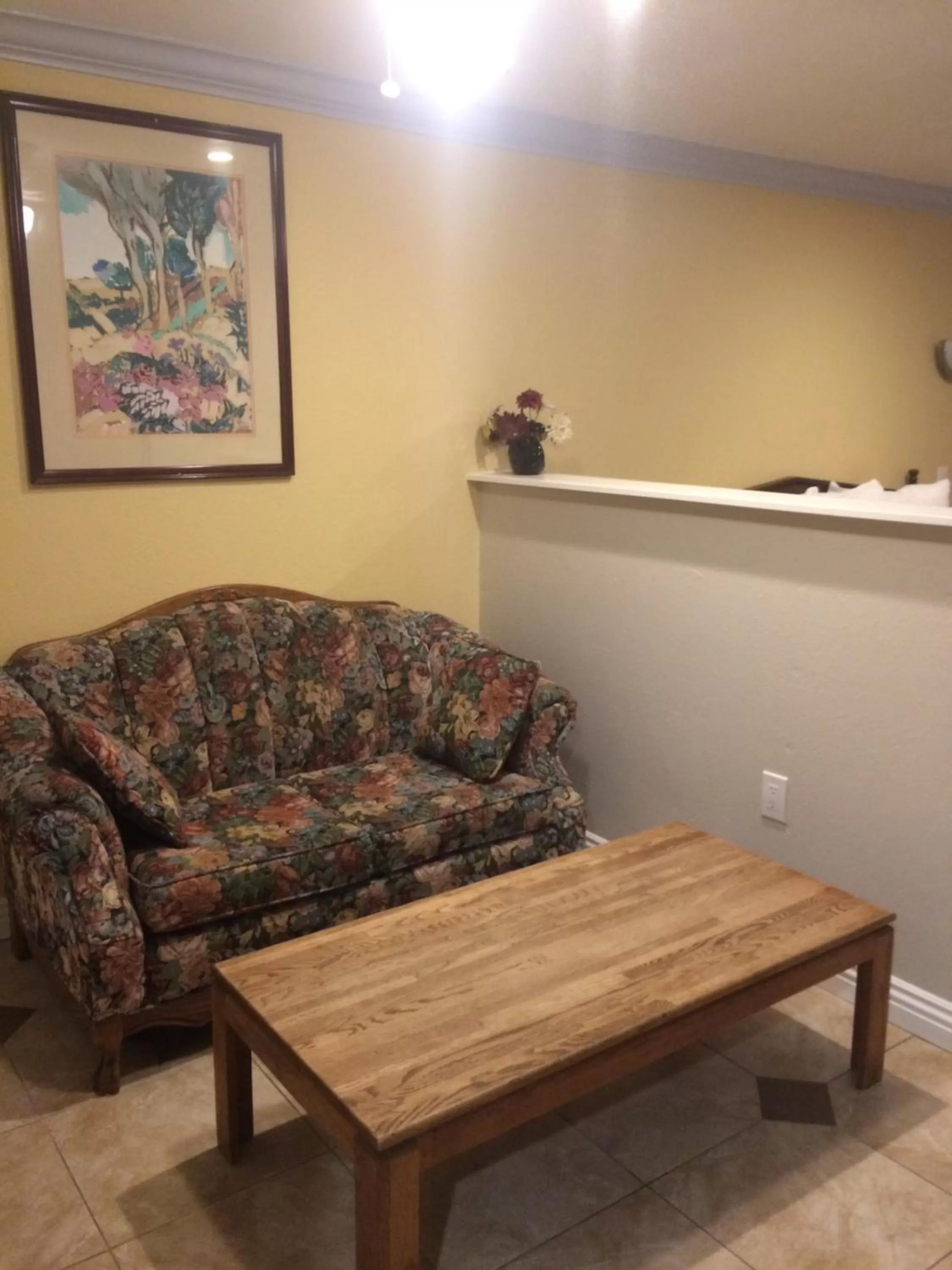 Seating Area in Royal Inn