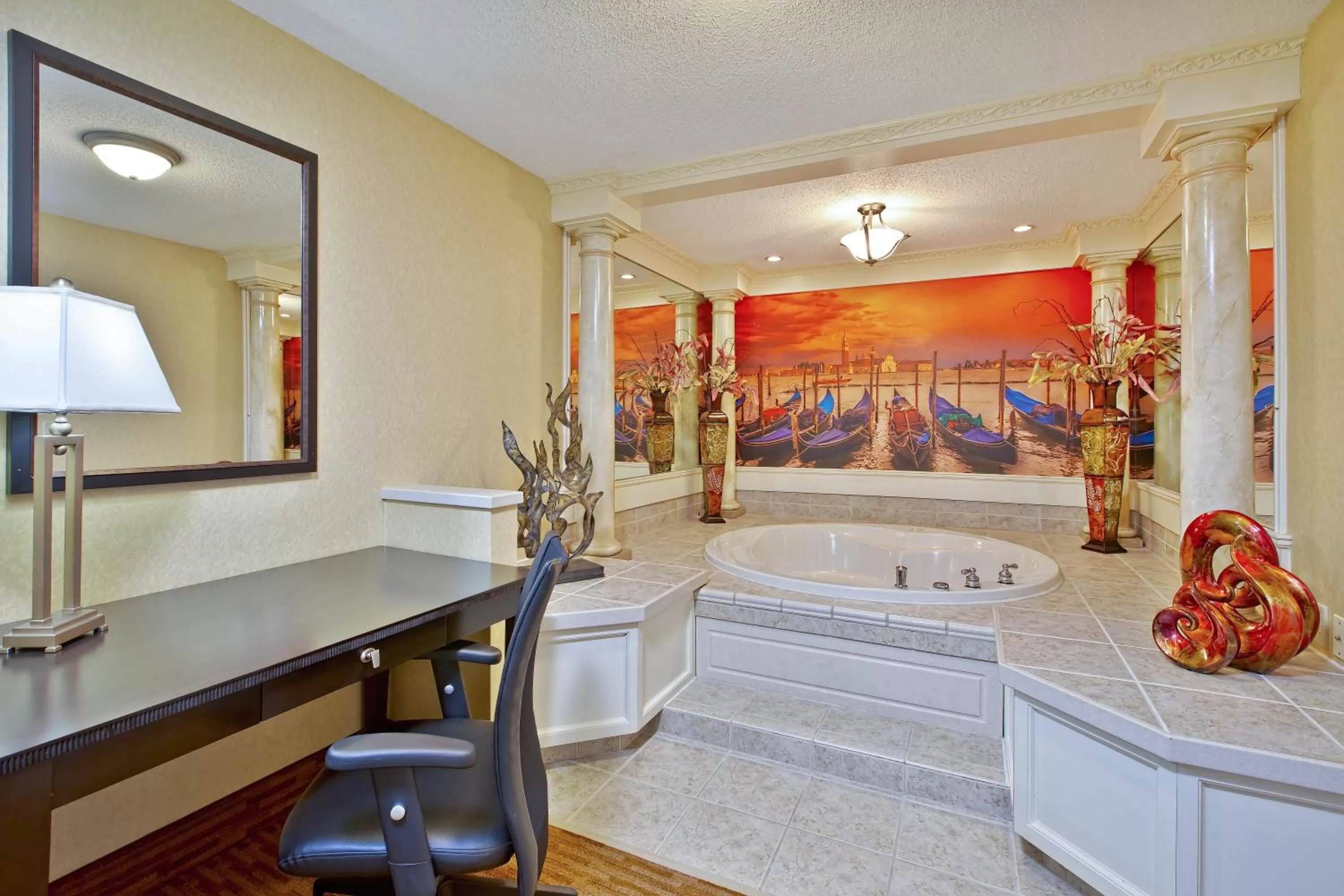 Photo of the whole room in Holiday Inn Express & Suites - Sharon-Hermitage by IHG