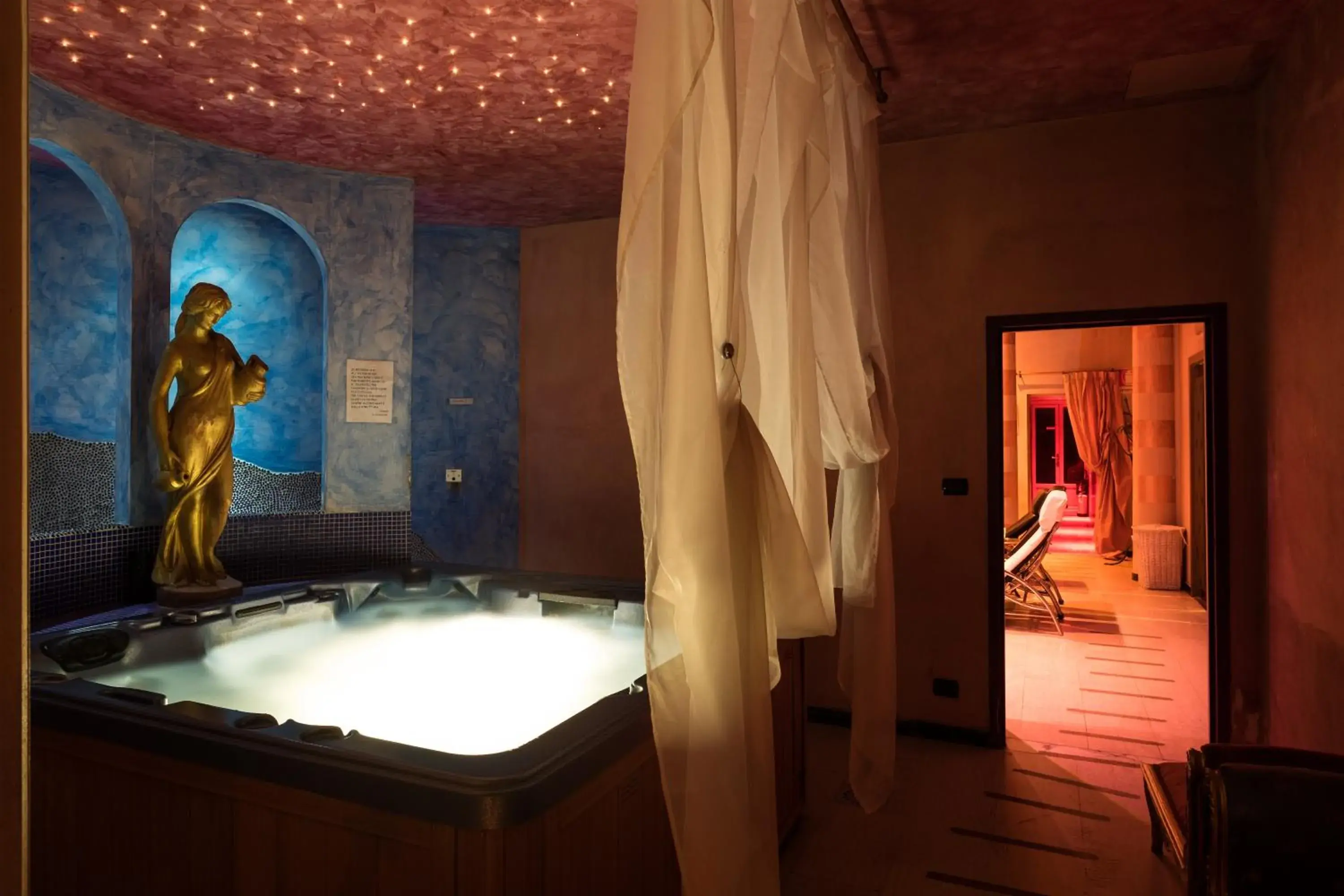 Hot Tub in Hotel Manzoni Wellness&Spa