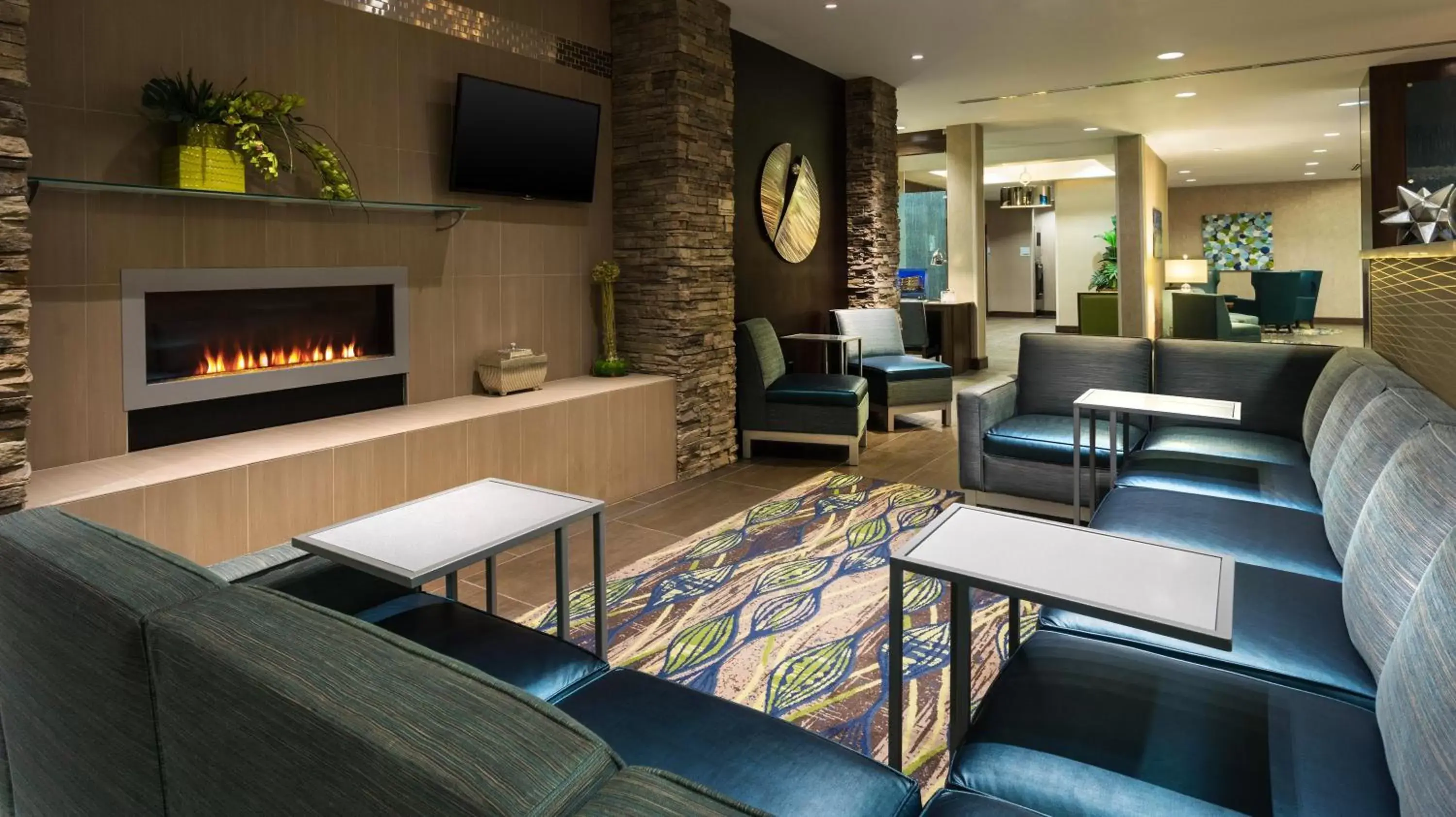 Property building, Lounge/Bar in Holiday Inn Express & Suites Midland South I-20, an IHG Hotel