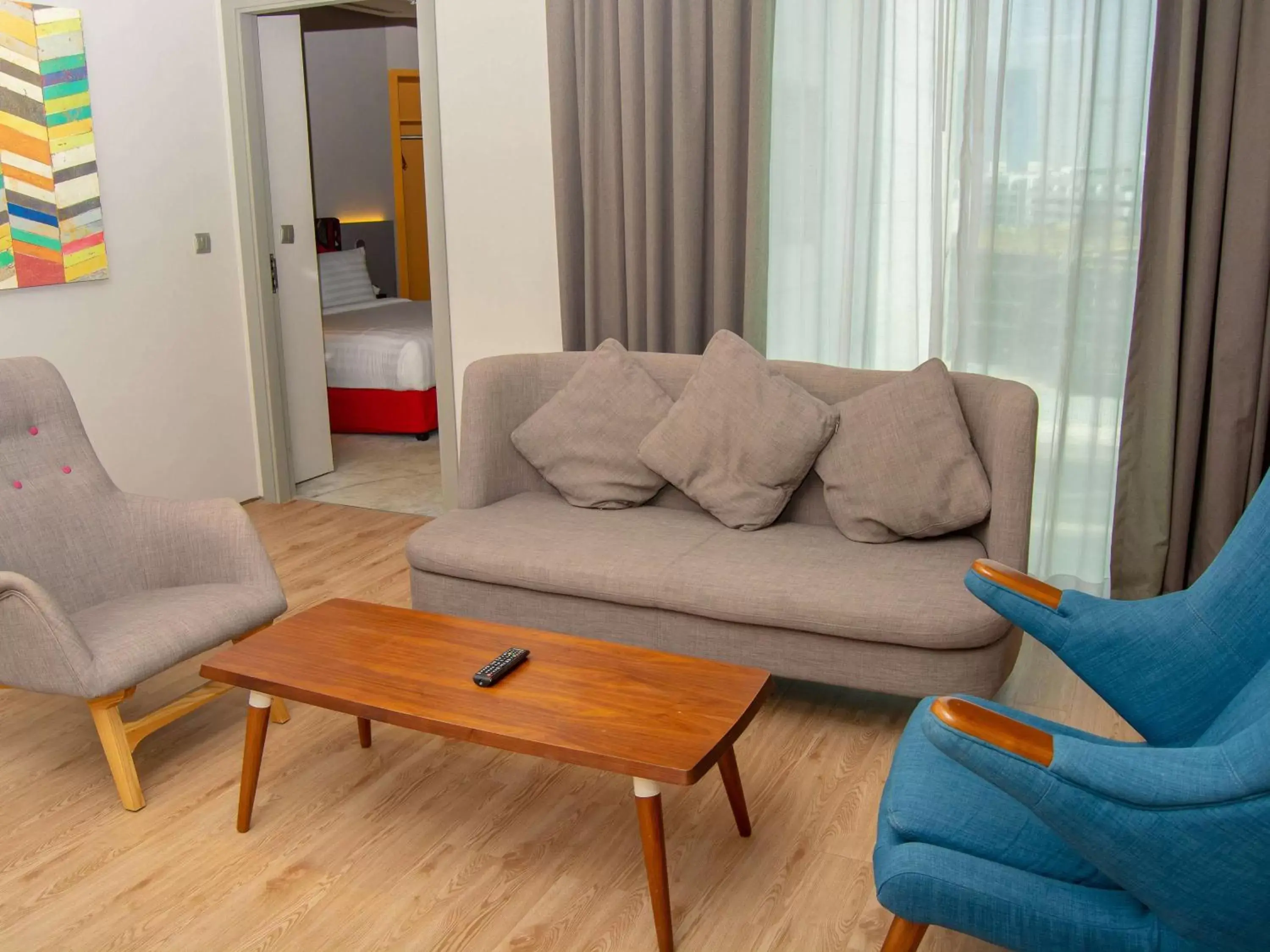 Photo of the whole room, Seating Area in Ibis Styles Dubai Jumeira