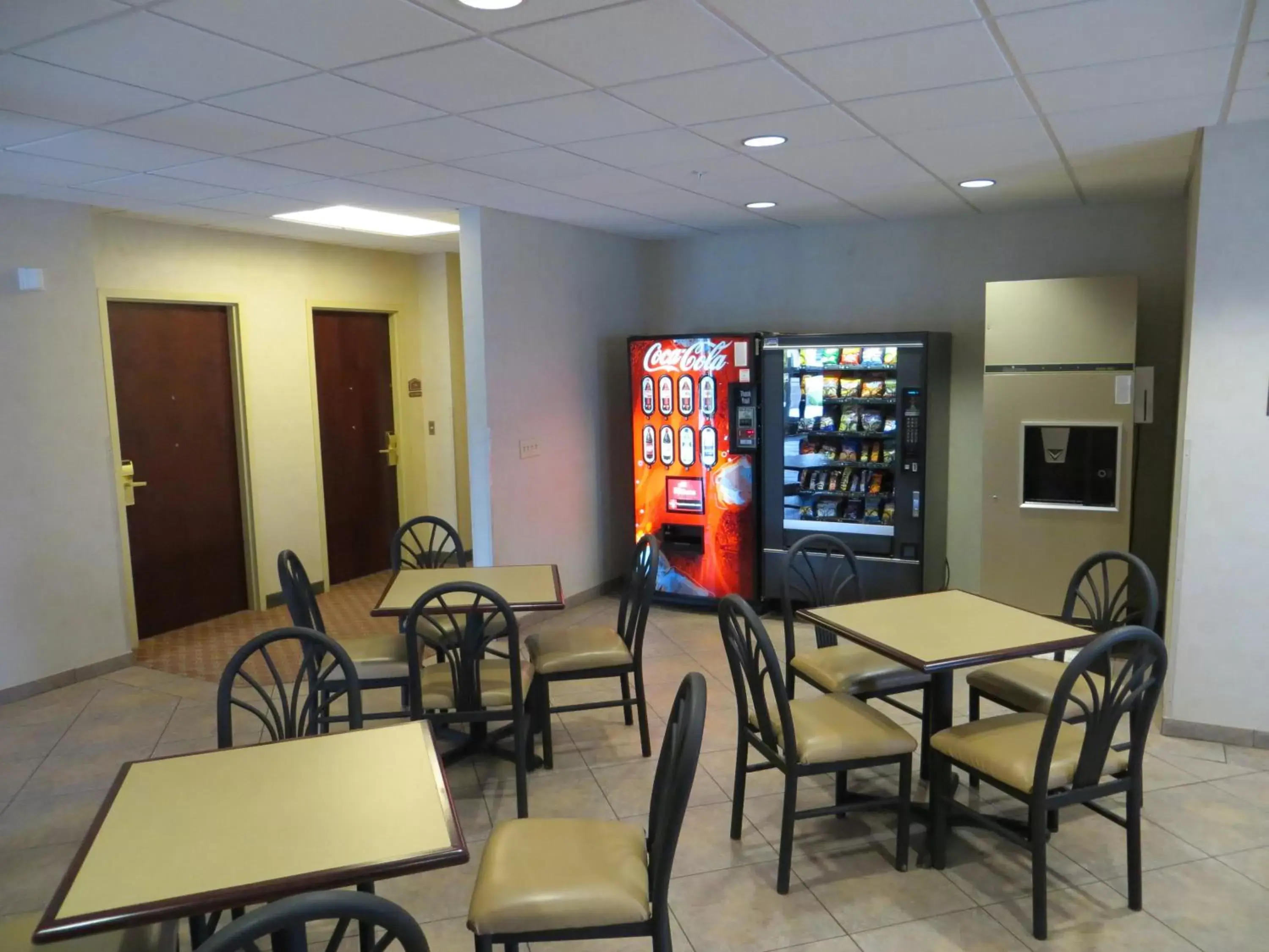 Lobby or reception, Restaurant/Places to Eat in HomeTown Hotel