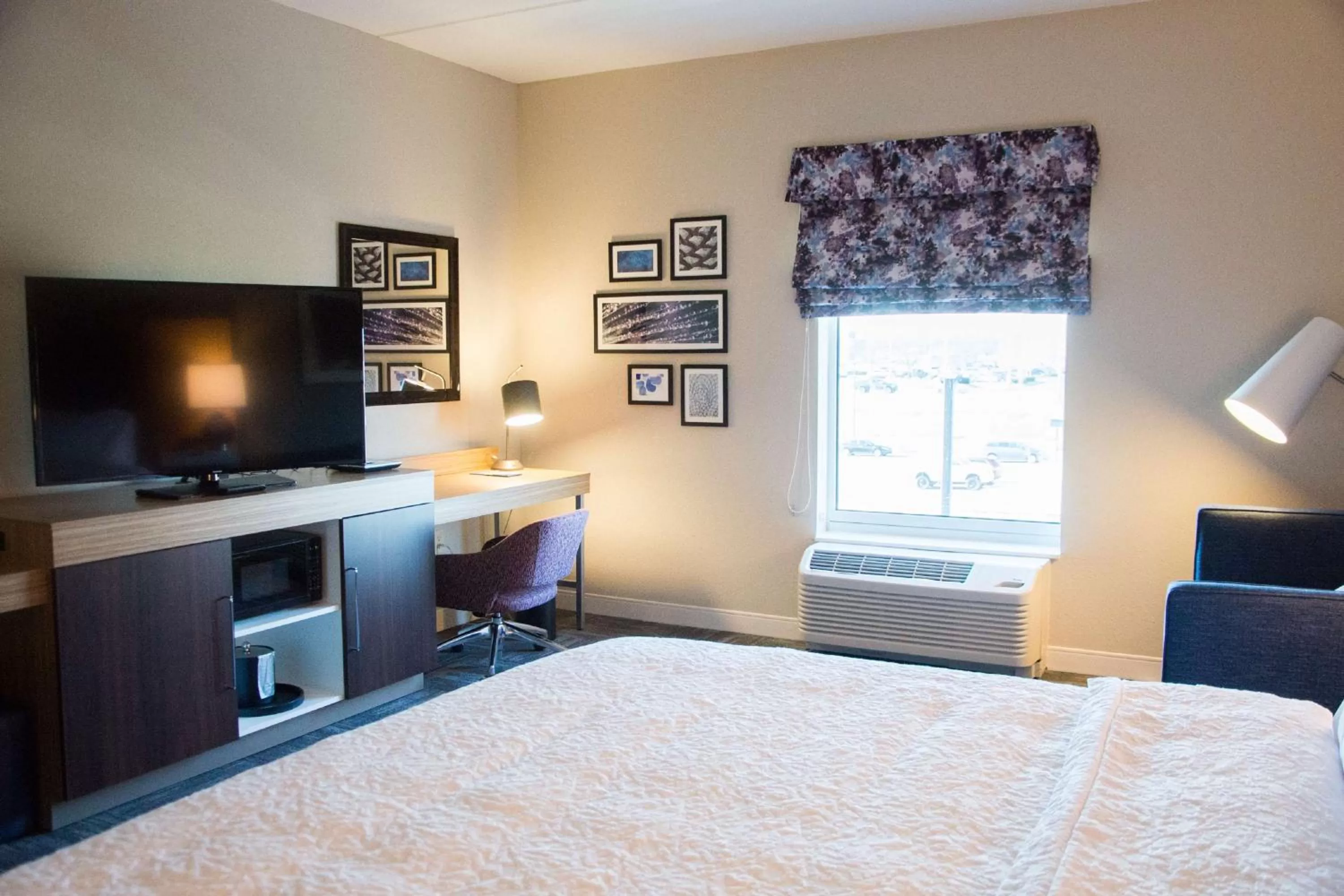 Bedroom, Bed in Hampton Inn & Suites Warrington Horsham