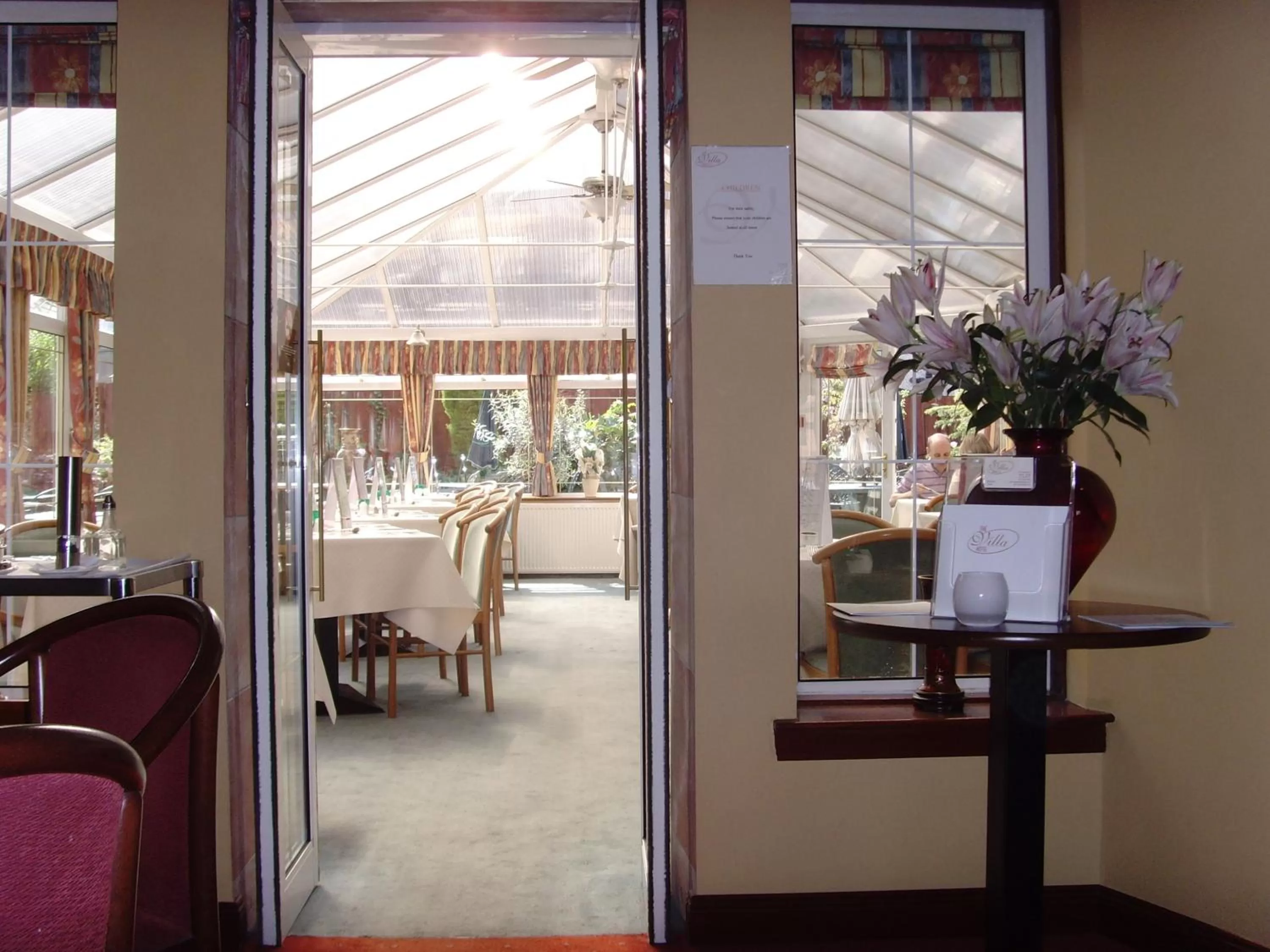 Restaurant/Places to Eat in Villa Hotel