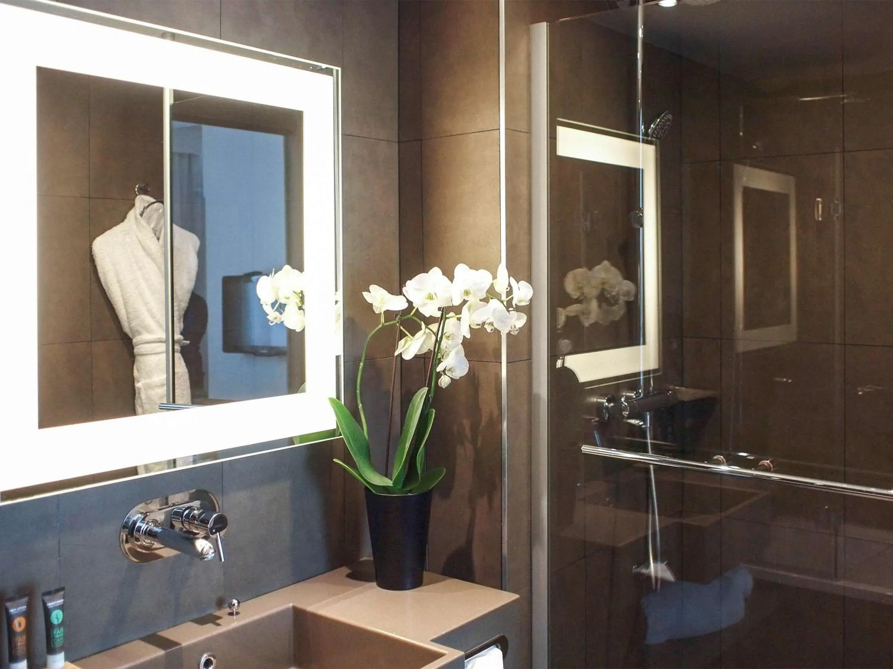 Photo of the whole room, Bathroom in Novotel SPA Rennes Centre Gare