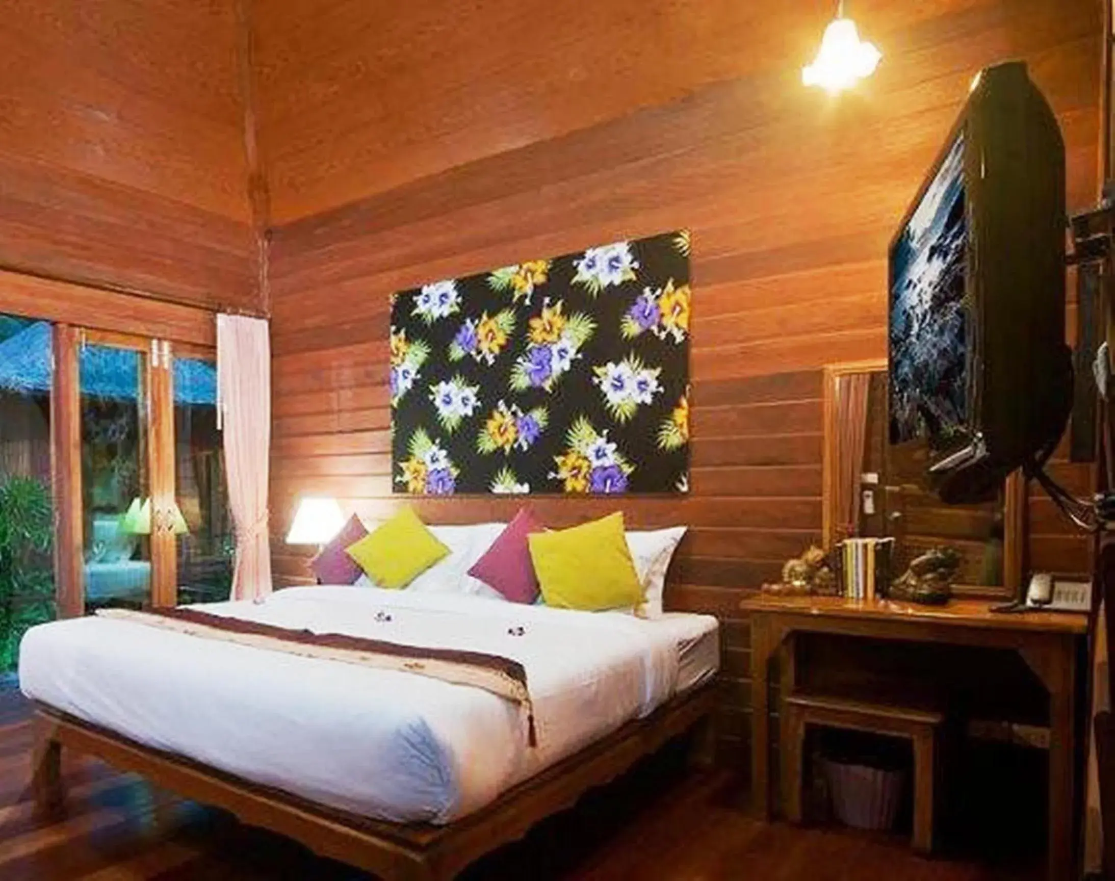 Bed in Lipa Bay Resort