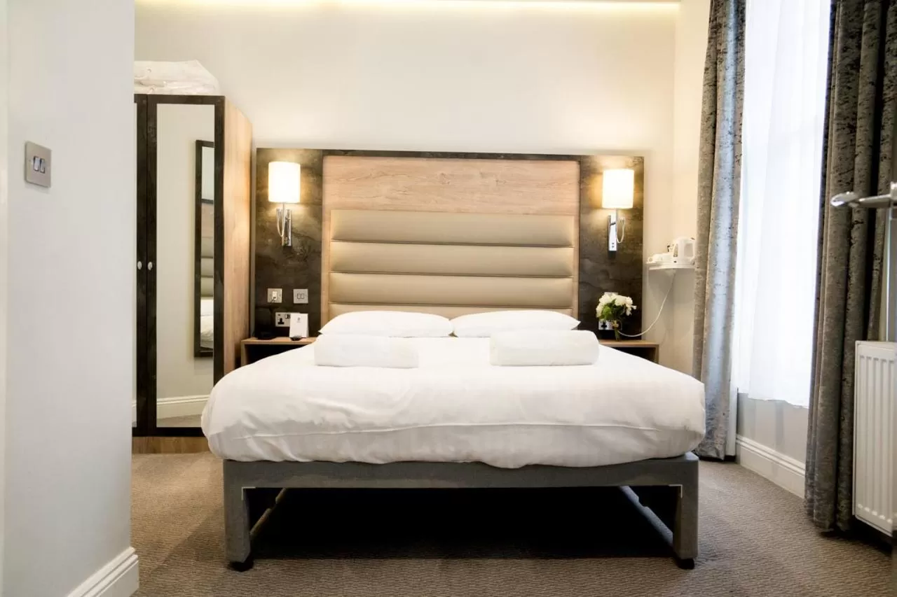 Bed in Best Western Buckingham Palace Rd