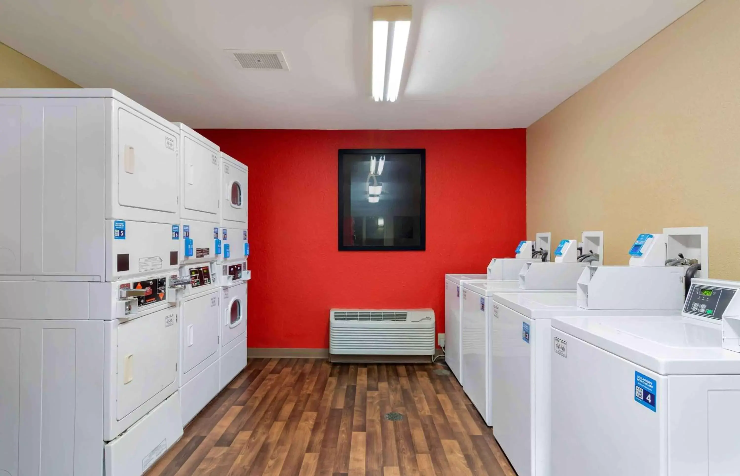 Property building, Kitchen/Kitchenette in Extended Stay America Suites - Atlanta - Perimeter - Crestline