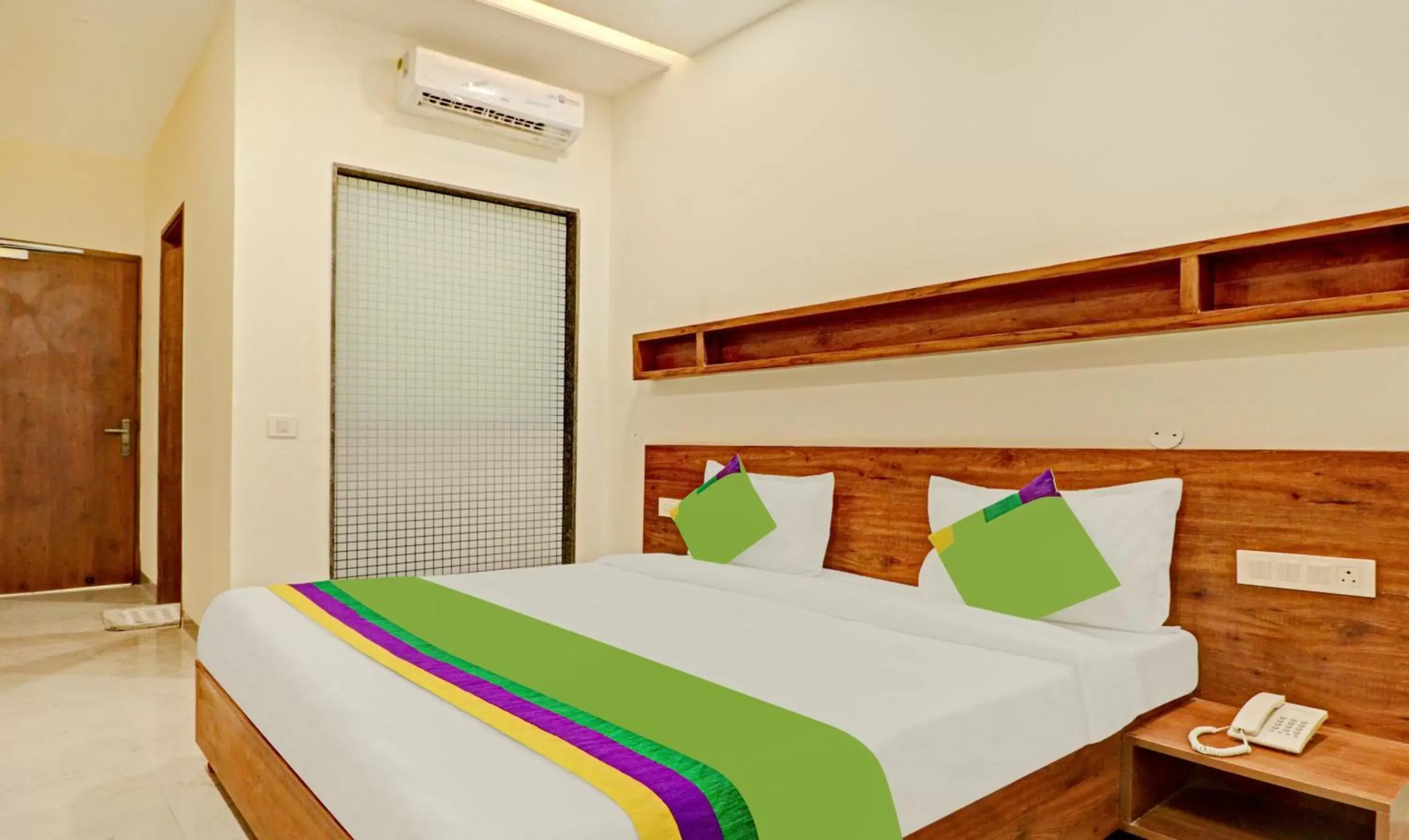 Bedroom, Bed in Treebo Delmont Bedroom, Bed in Treebo Delmont