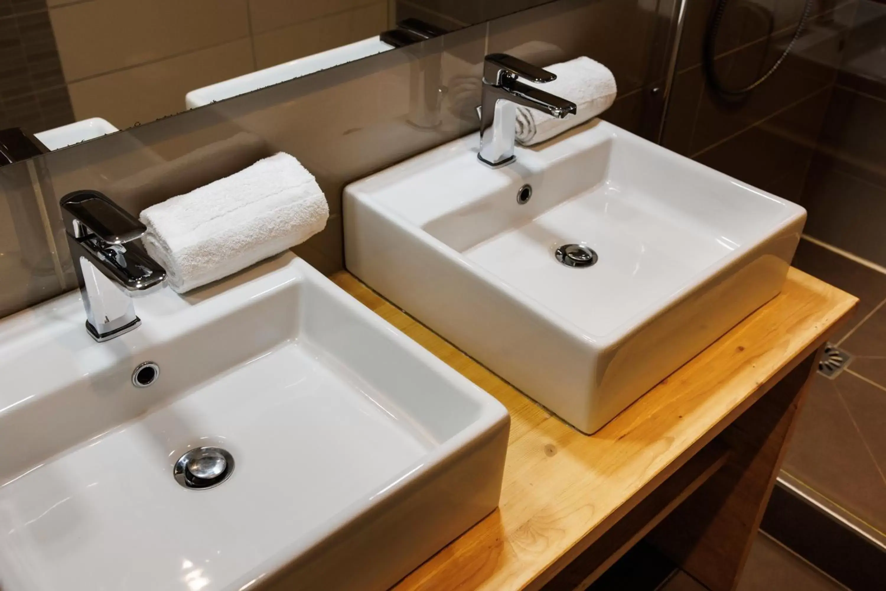 Bathroom in Grand Hotel d'Orange, BW Signature Collection