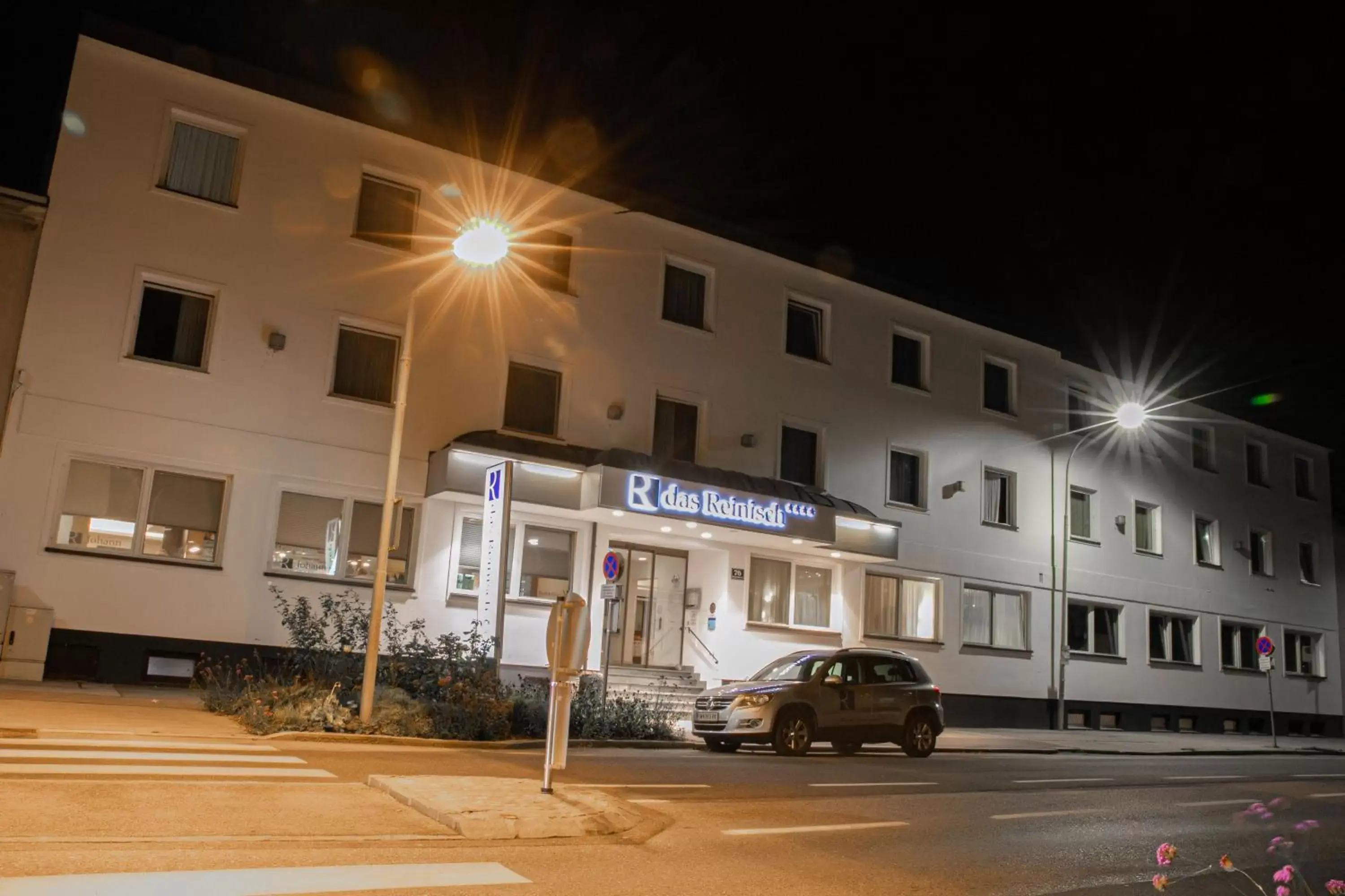 Property Building in Das Reinisch Airport Hotel & Restaurant