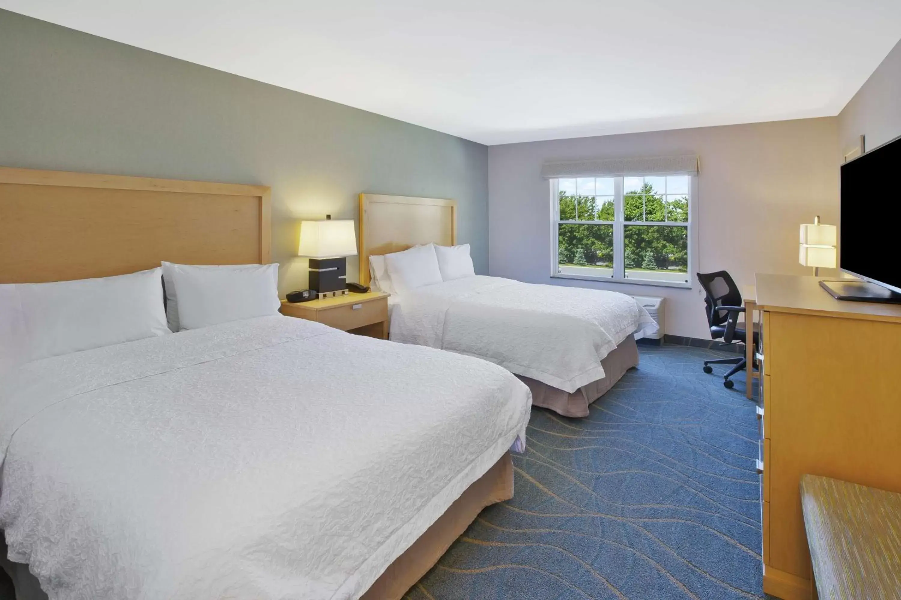 Bed in Hampton Inn By Hilton Bar Harbor