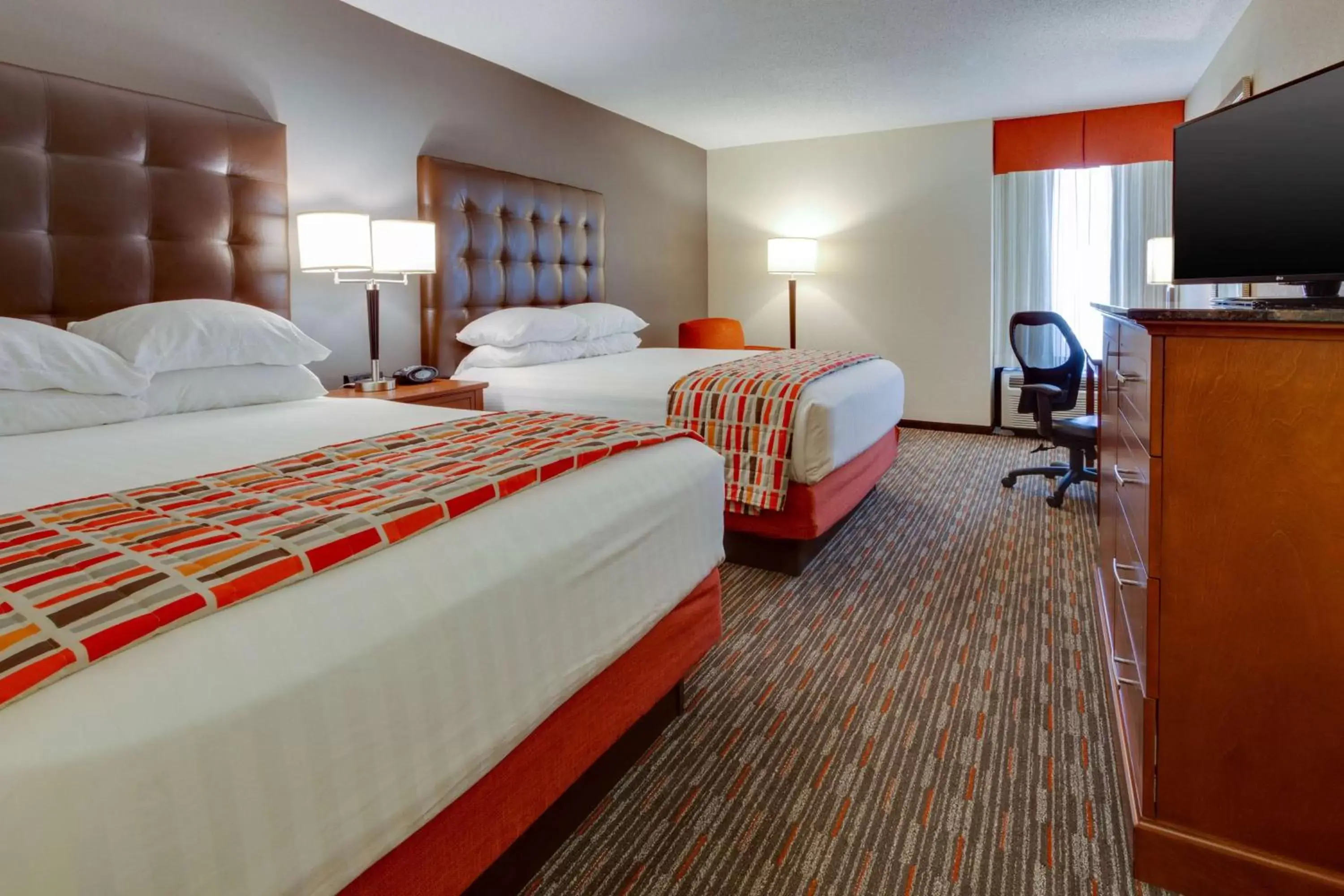Photo of the whole room, Bed in Drury Inn & Suites Memphis Southaven