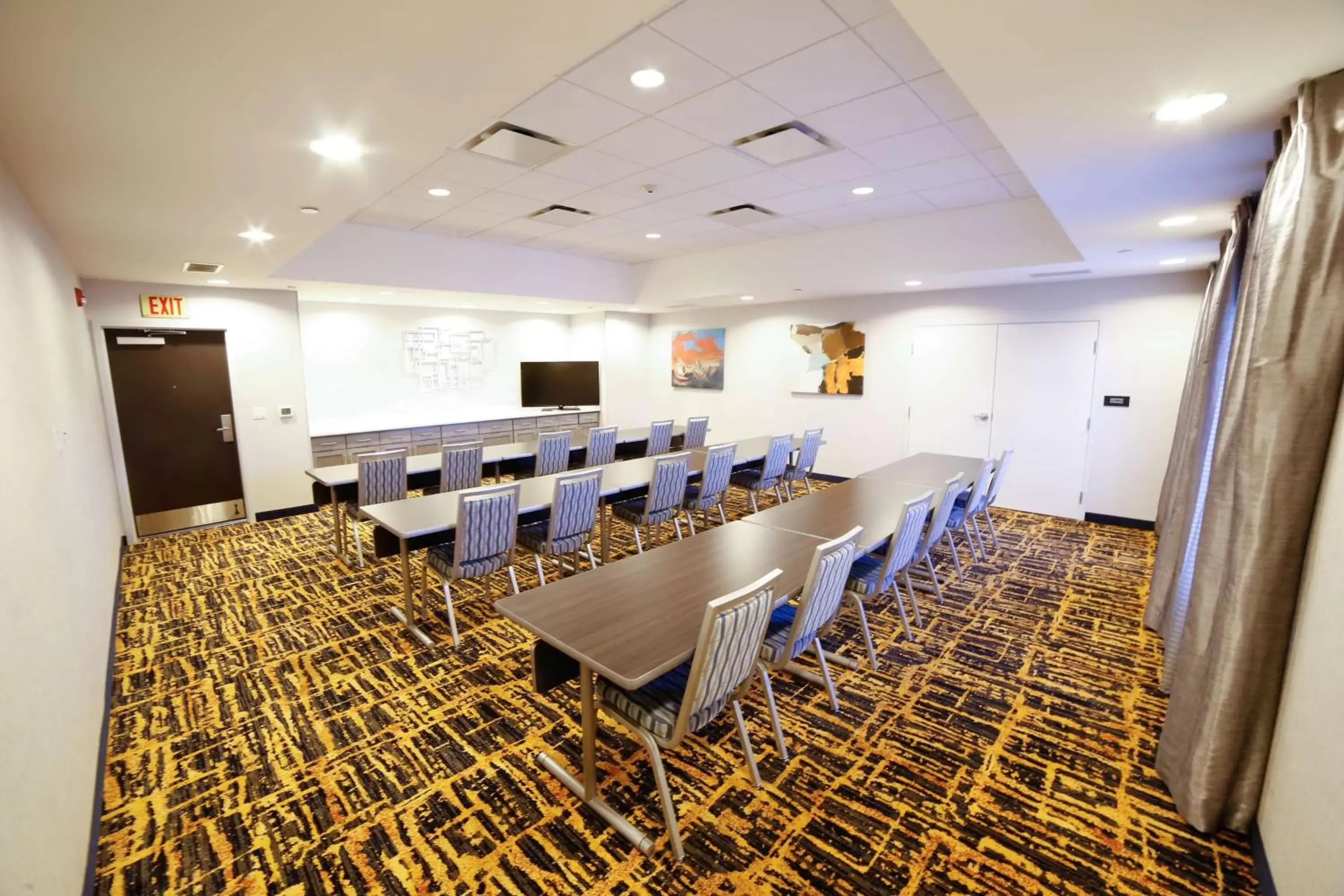 Meeting/conference room in Hampton Inn & Suites Forest City