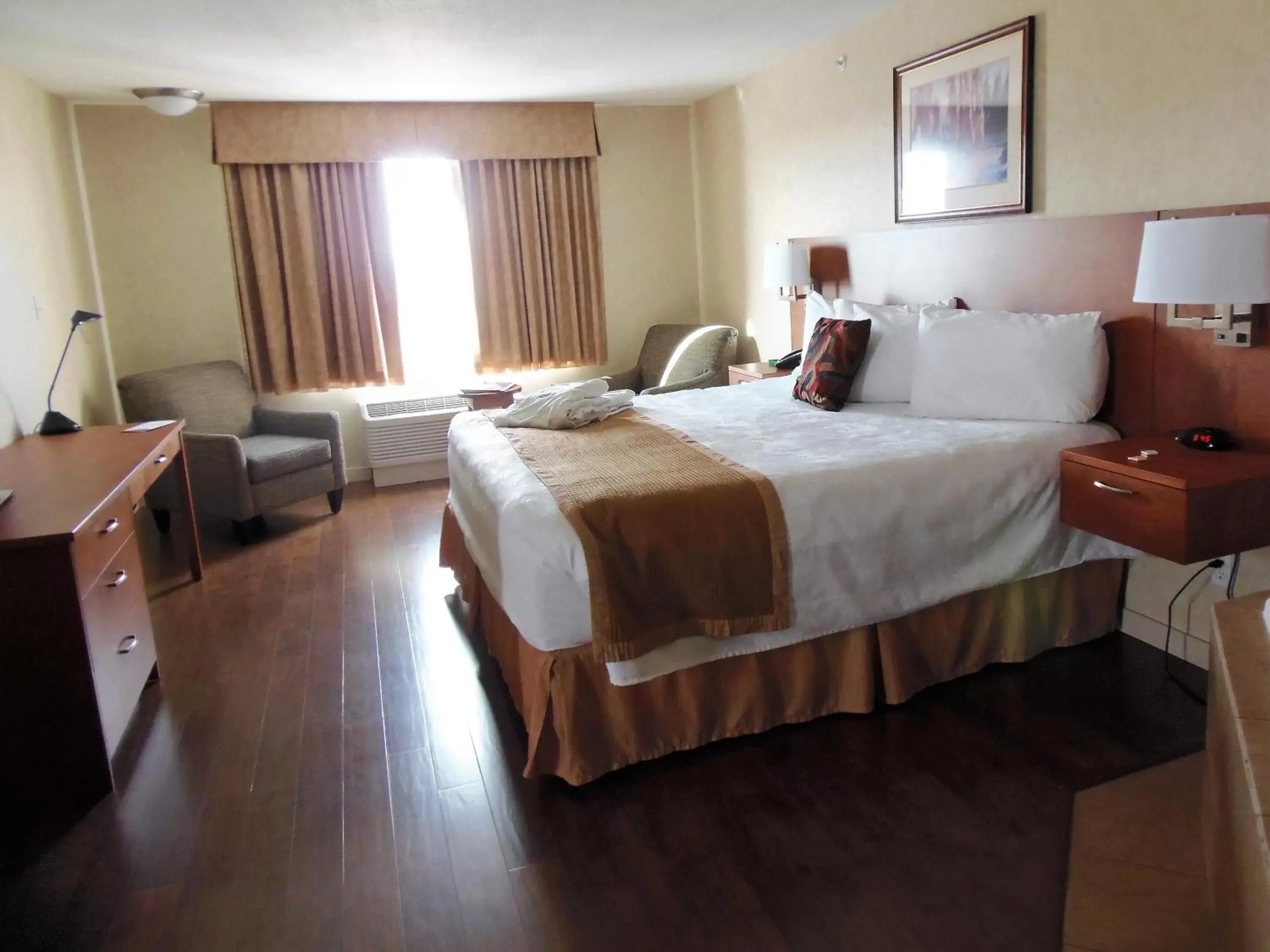 Bedroom, Bed in Rosslyn Inn & Suites