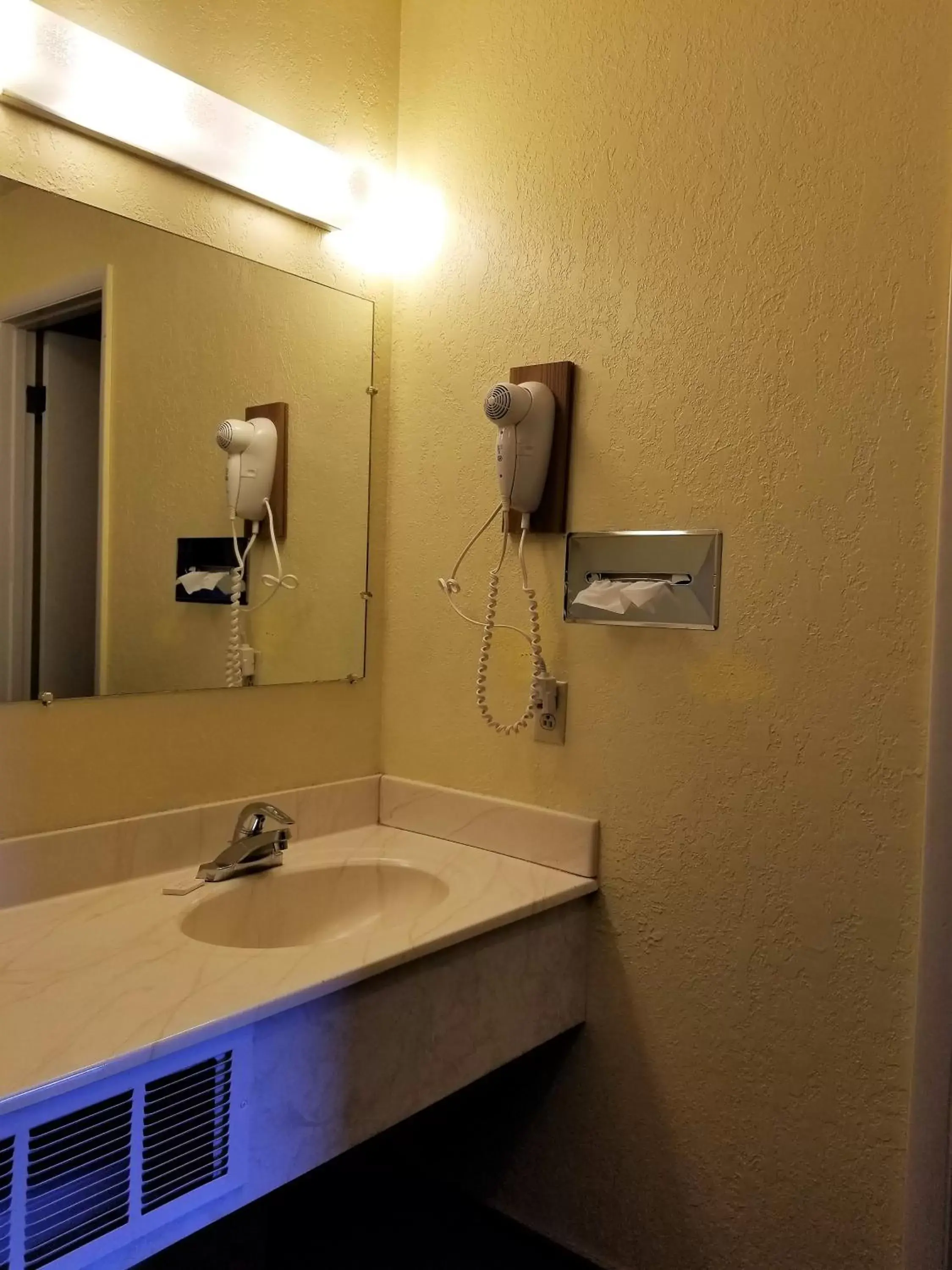 Bathroom in Regency Inn