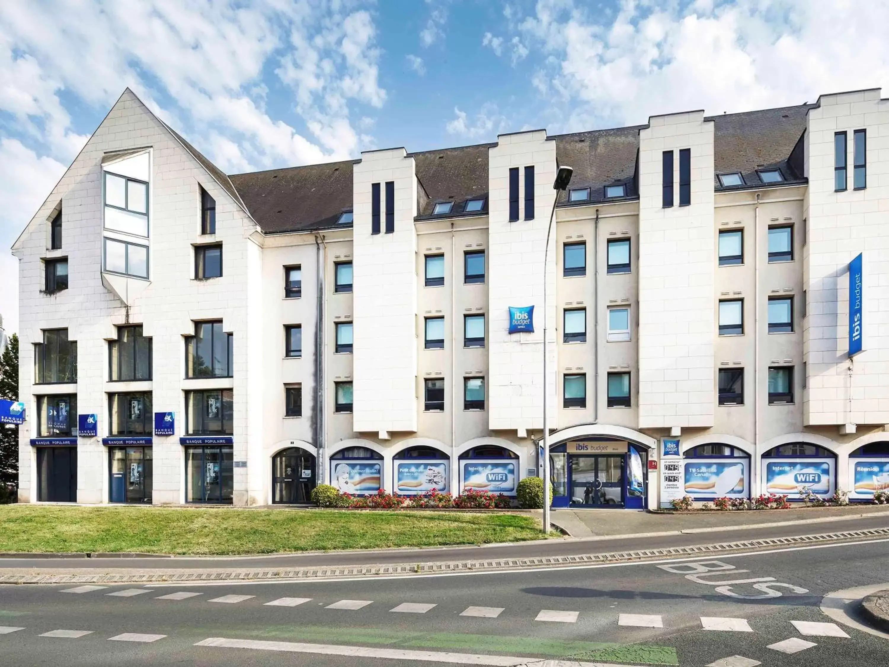 Property Building in ibis budget Blois Centre