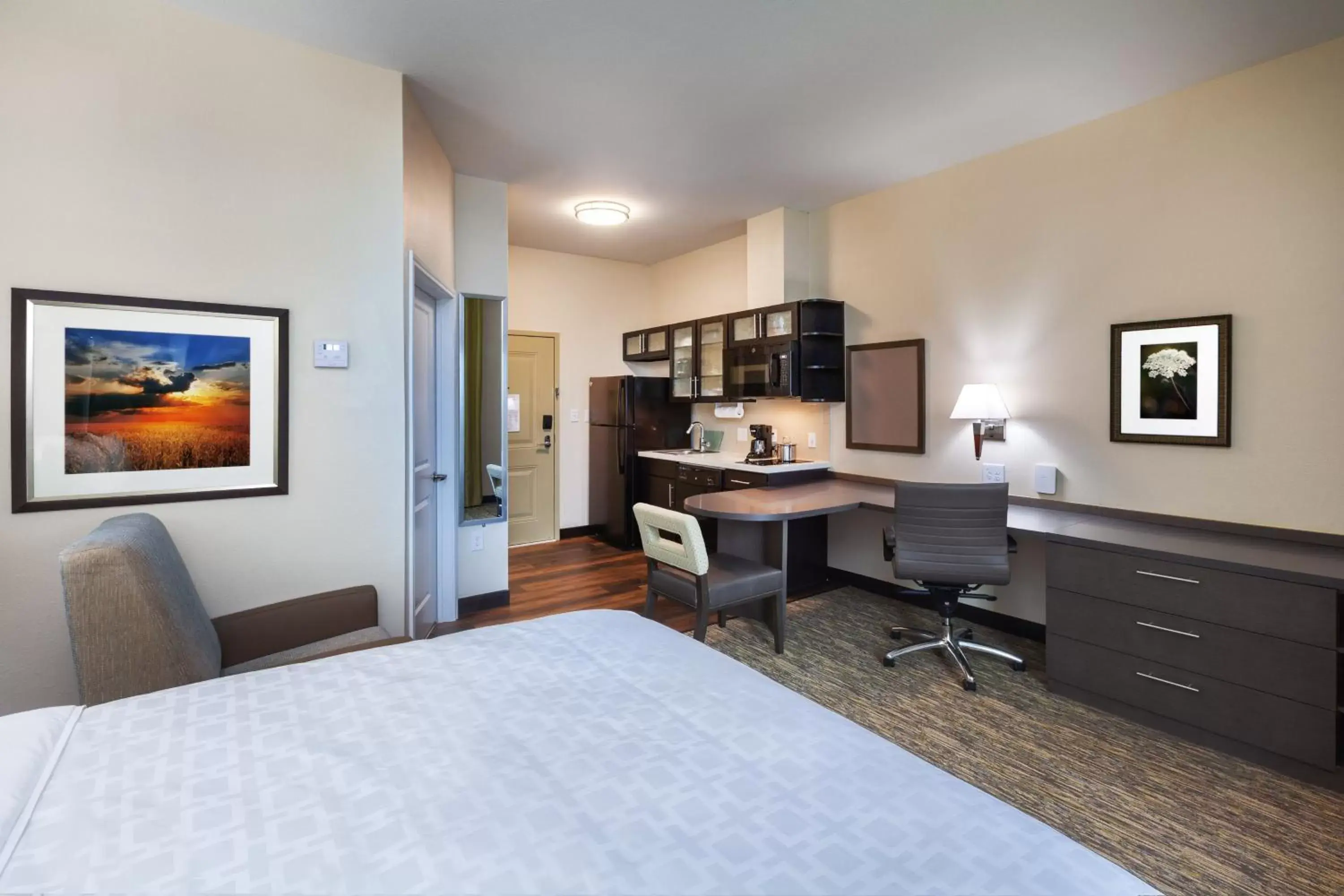 Photo of the whole room, Bed in Candlewood Suites - Houston - Pasadena, an IHG Hotel