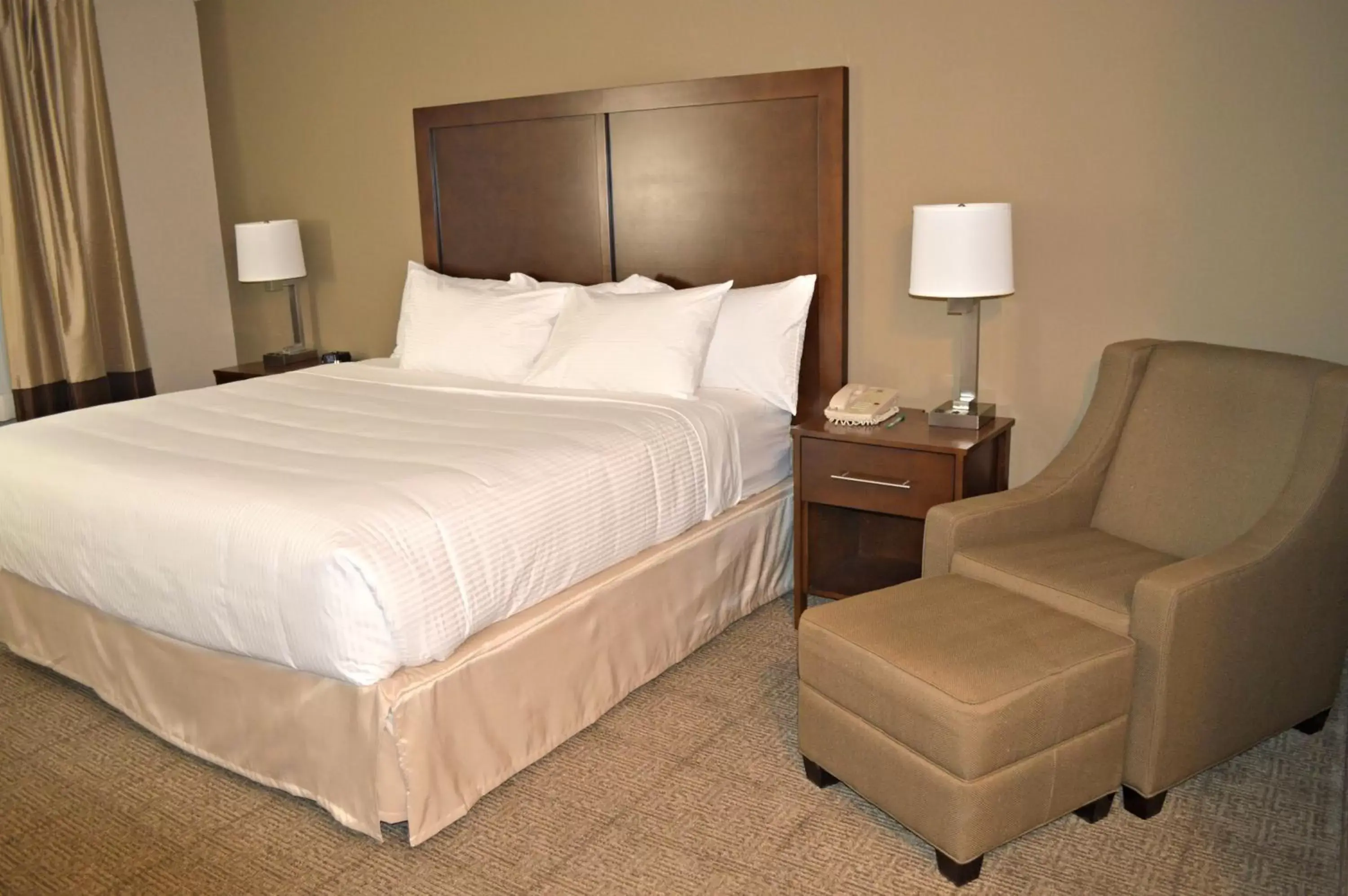 Bed in Wyndham Garden Hotel Cross Lanes Charleston