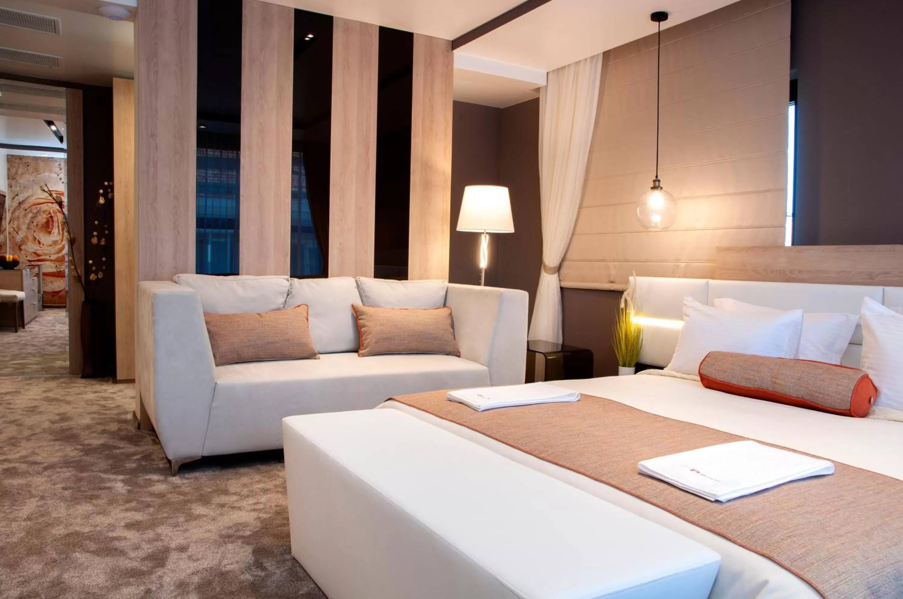 Bed in Family Hotel Business Club