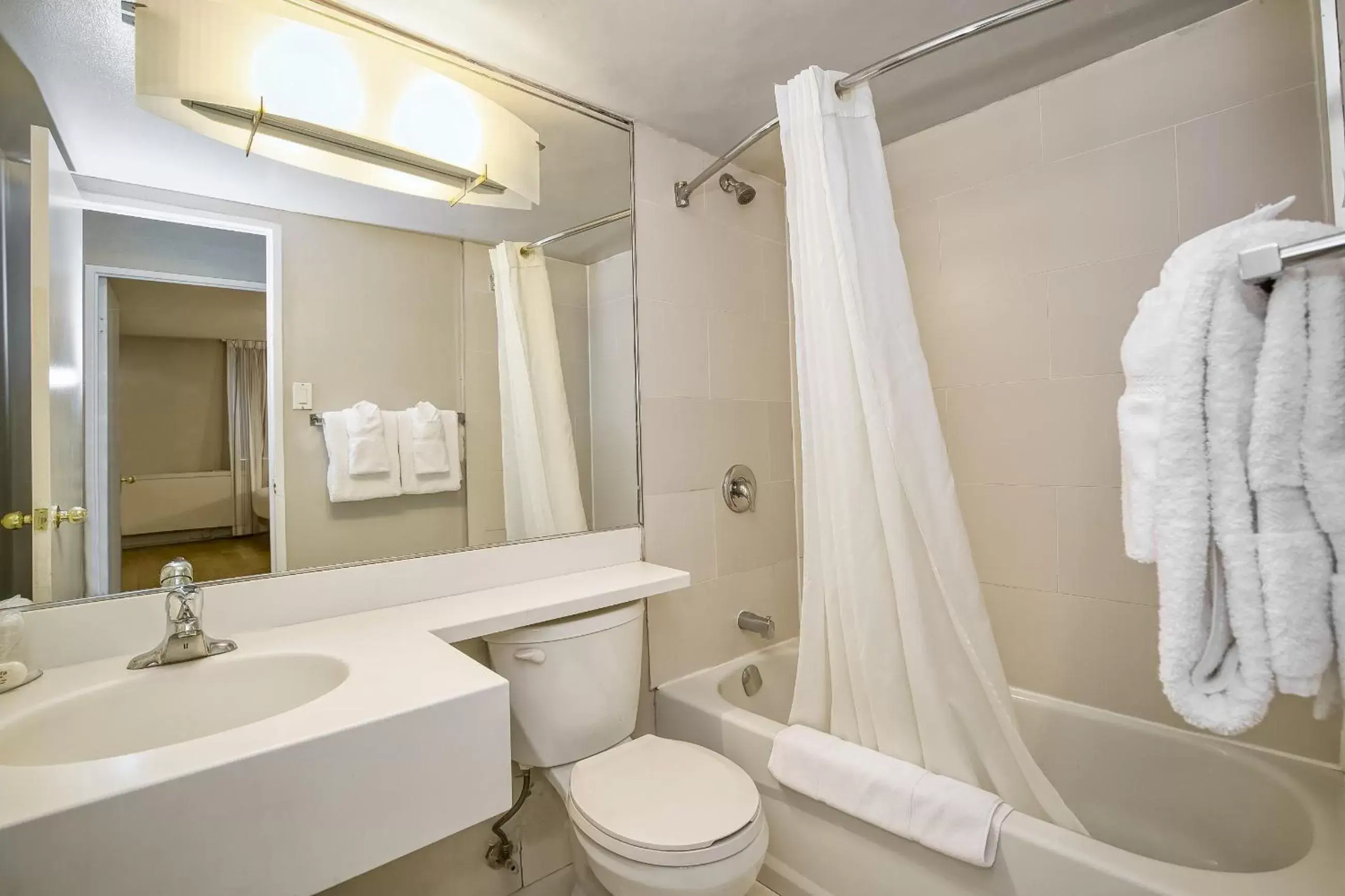 Bathroom in Town Inn Suites Hotel