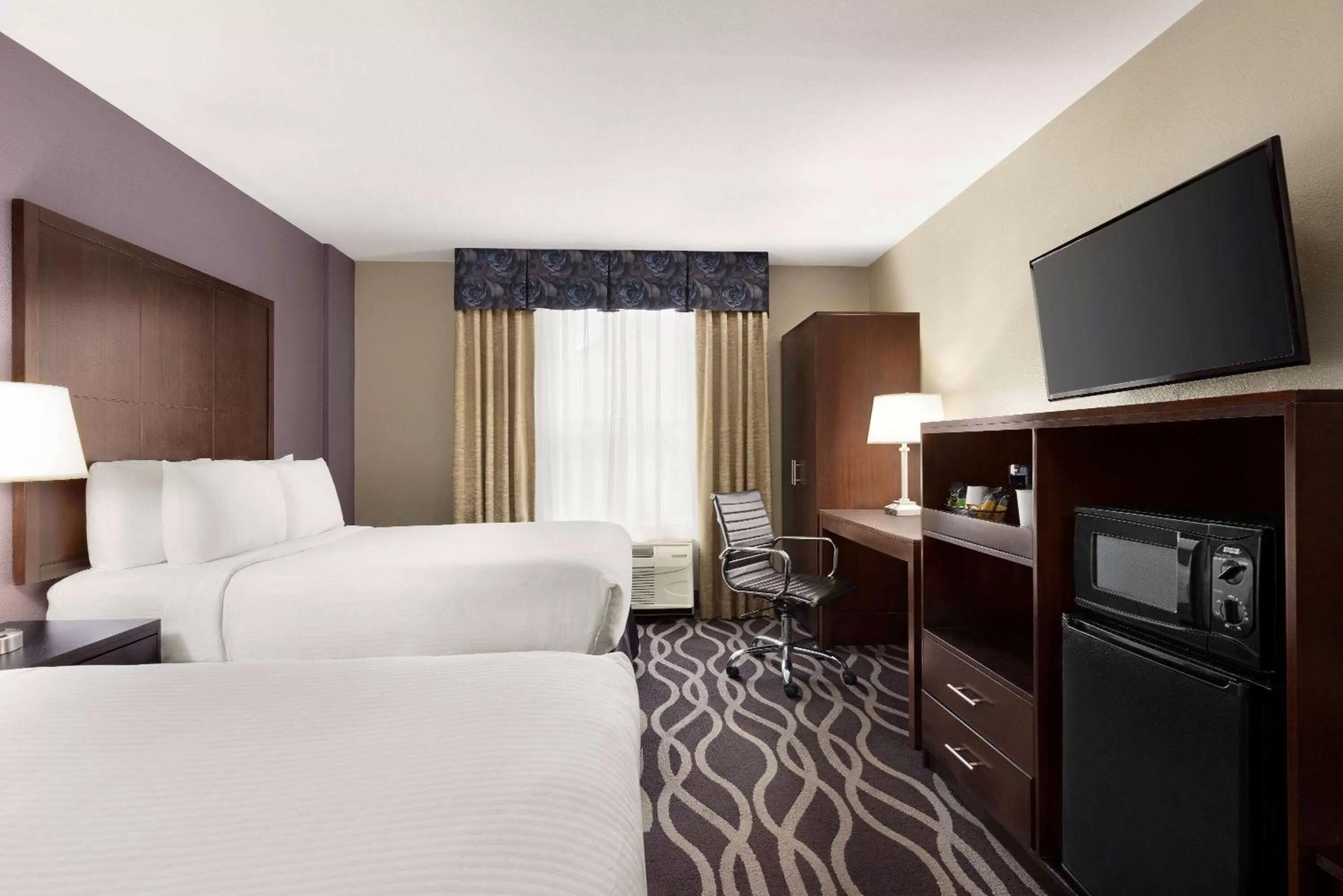 Photo of the whole room, TV/Entertainment Center in IBAN Hotel, Trademark Collection by Wyndham