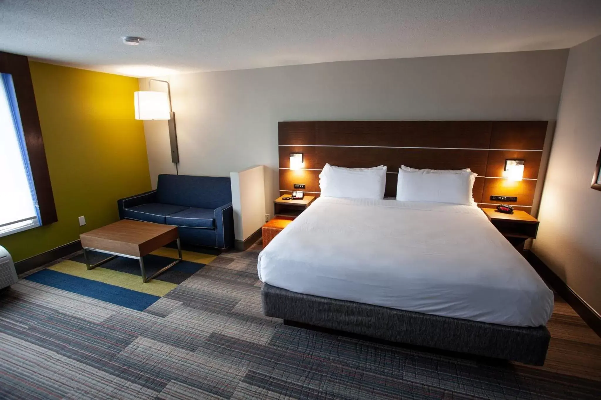 Photo of the whole room, Bed in Holiday Inn Express & Suites Atlanta Perimeter Mall Hotel, an IHG Hotel