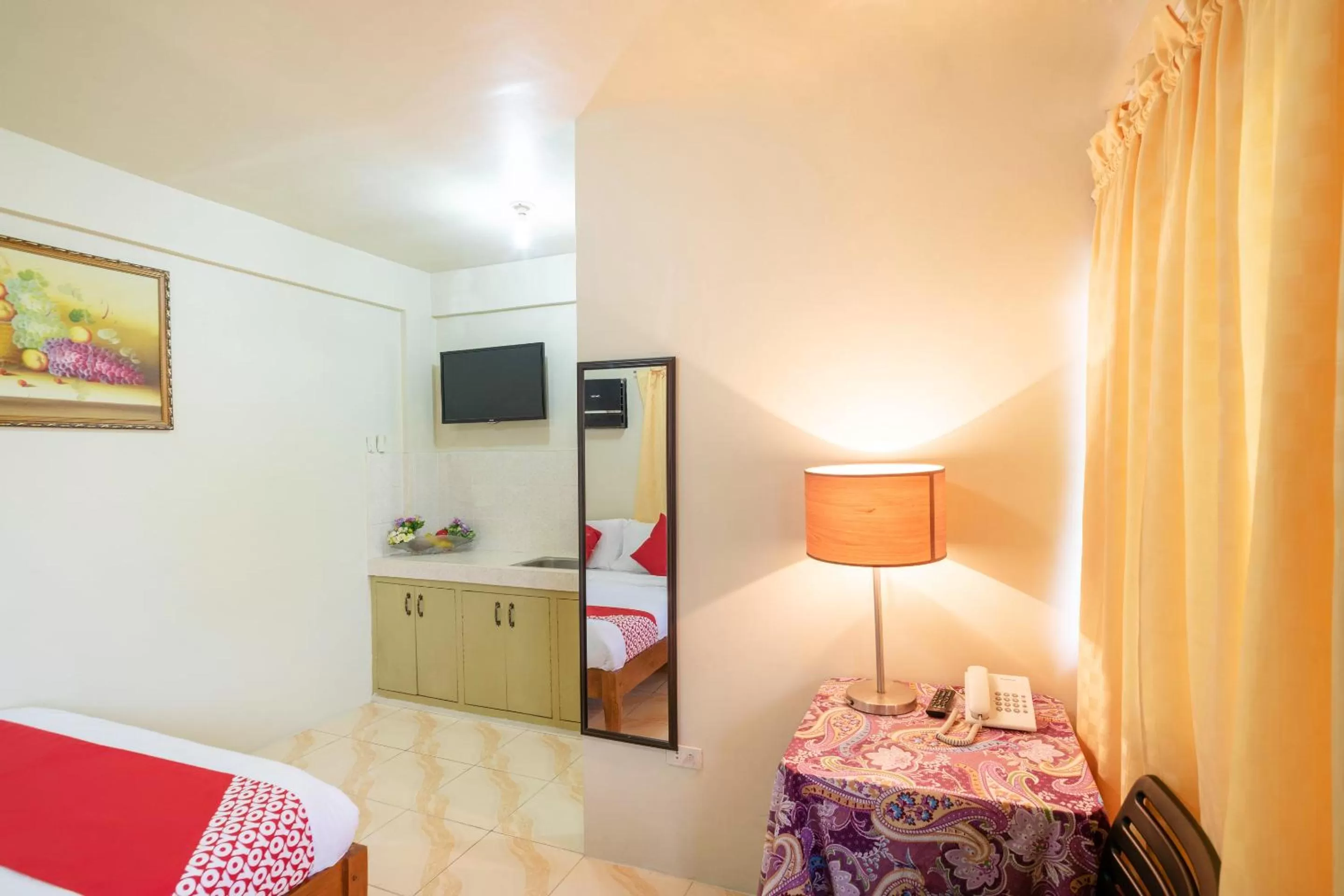 Bedroom, Bed in Conrado's Apartelle