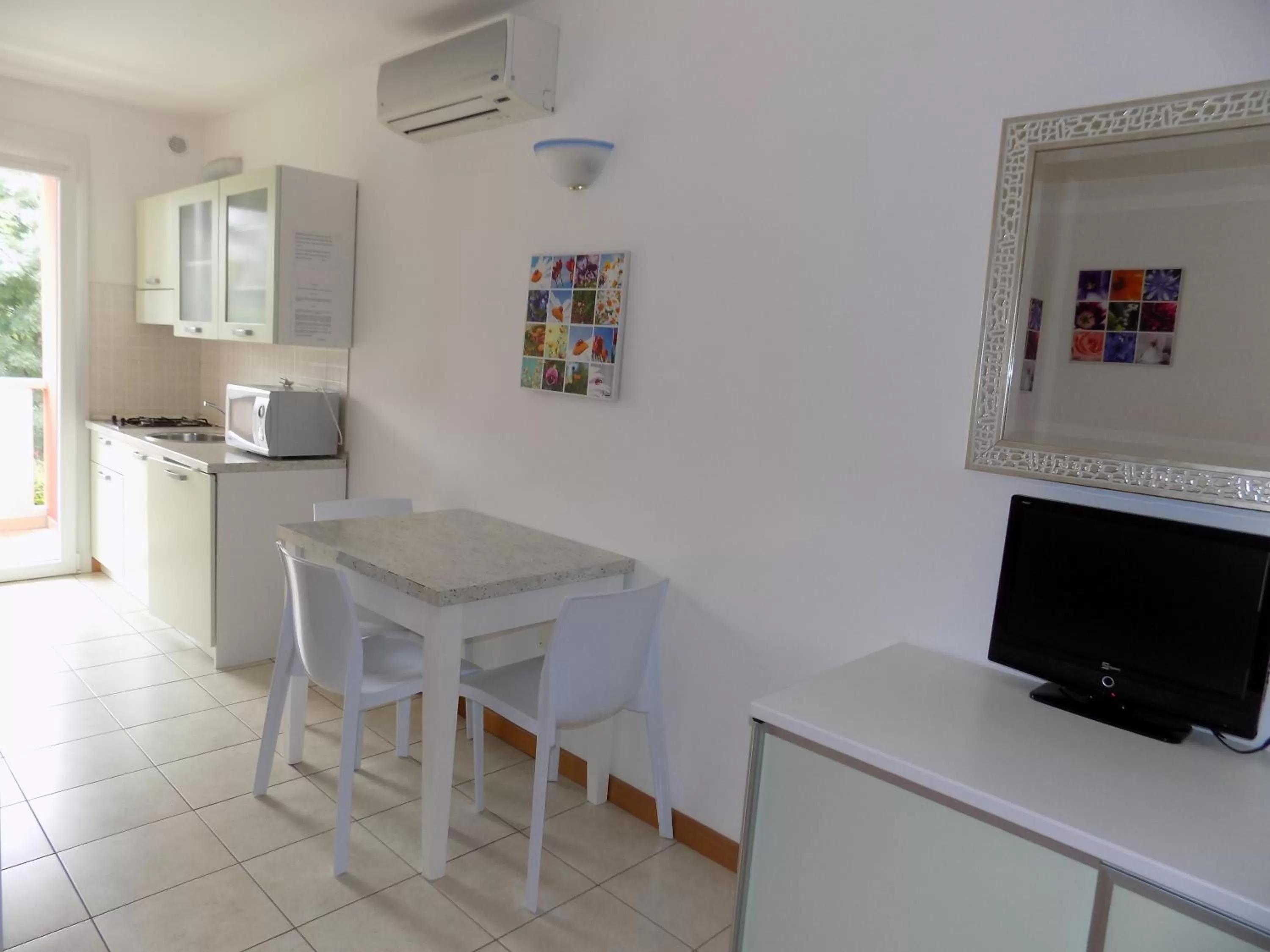 Kitchen or kitchenette, Dining Area in Hotel Residence Sole