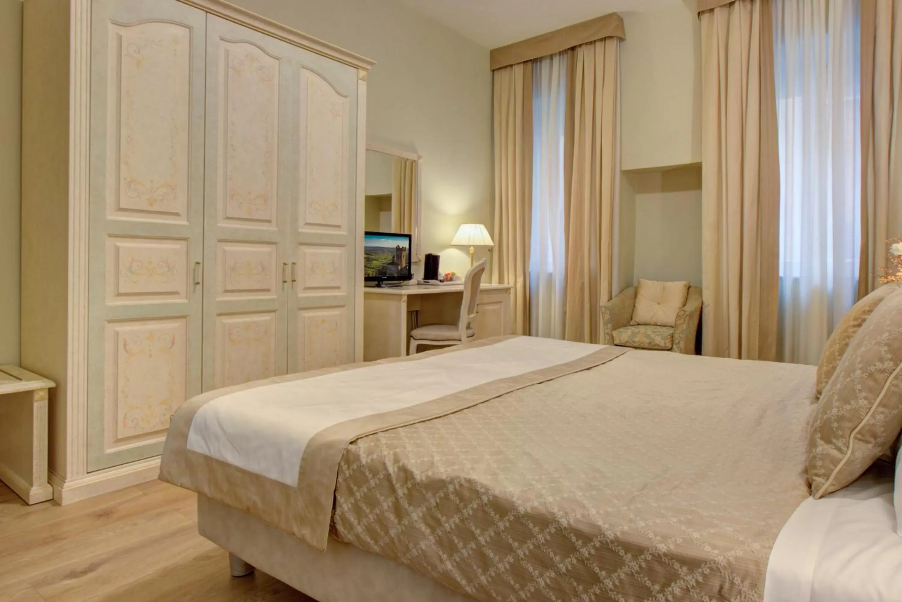 Bedroom, Bed in Hotel La Locanda