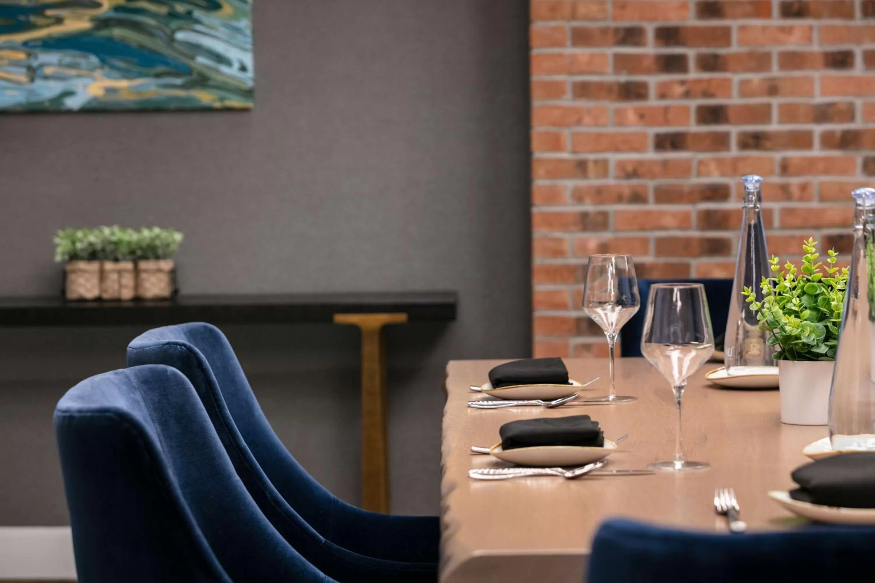 Restaurant/places to eat in DoubleTree by Hilton Canton Downtown