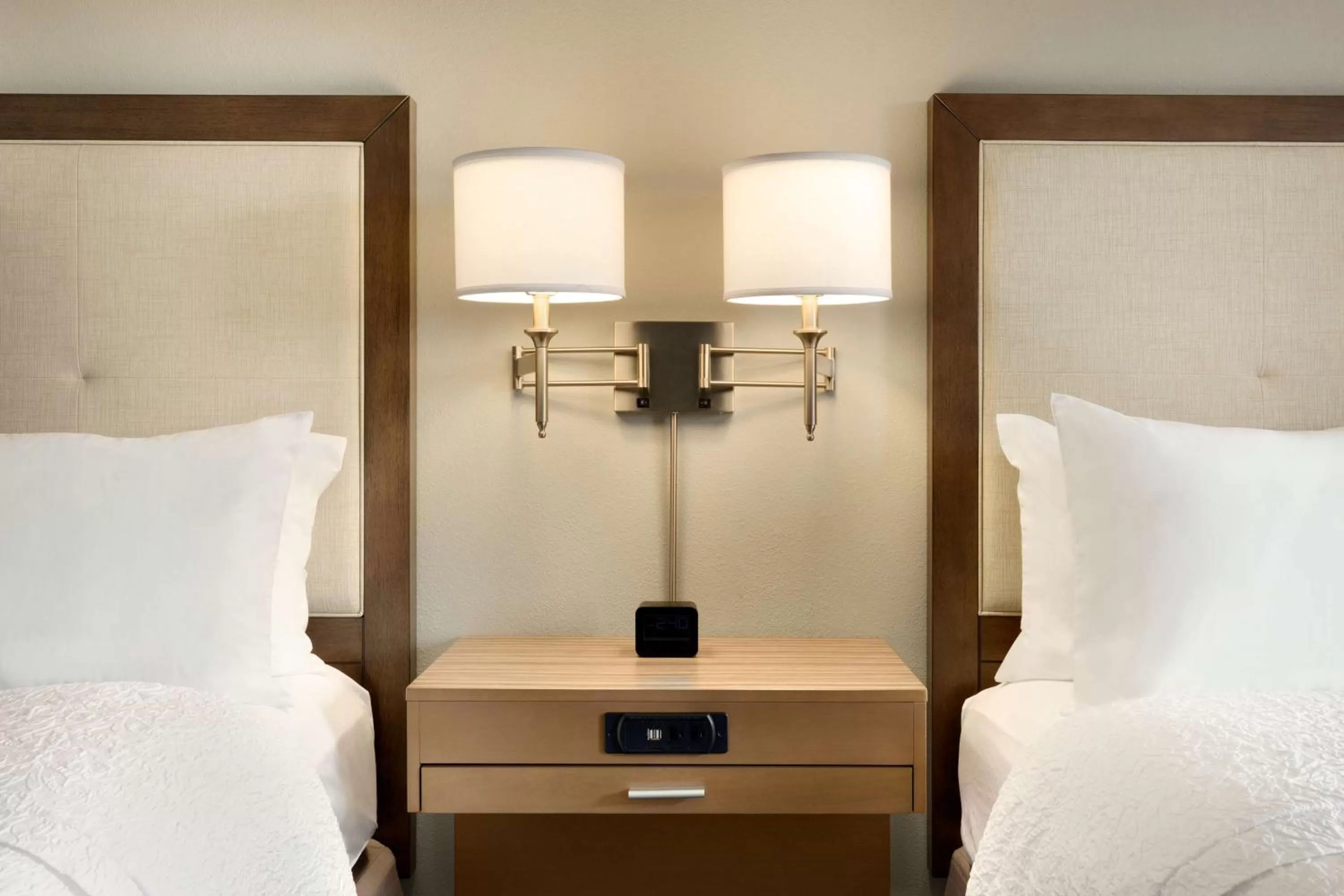 Bed in Hampton Inn & Suites Largo