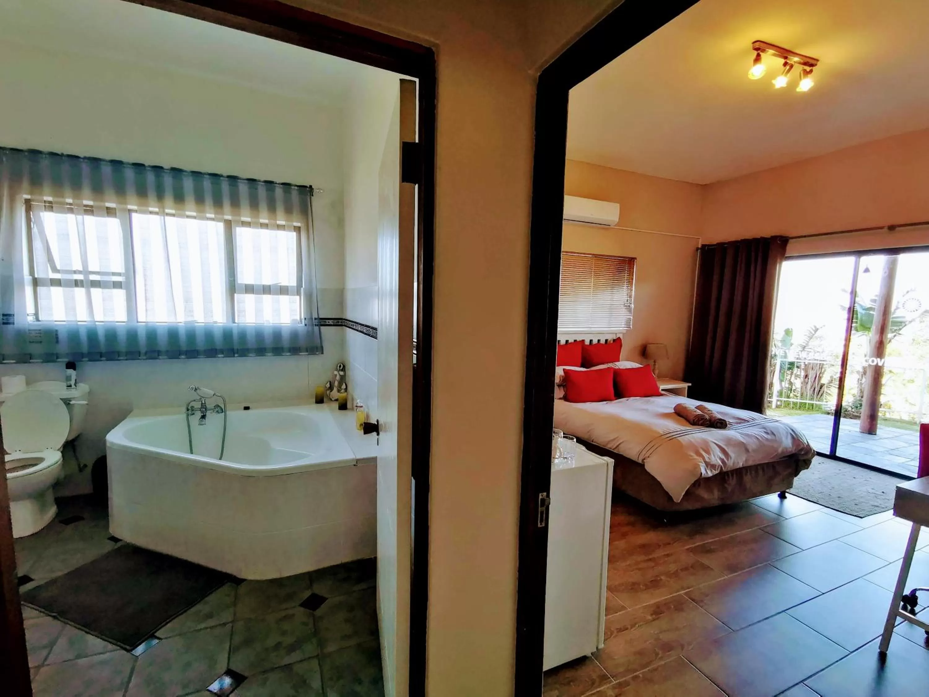 Patio, Bed in Cove View B&B