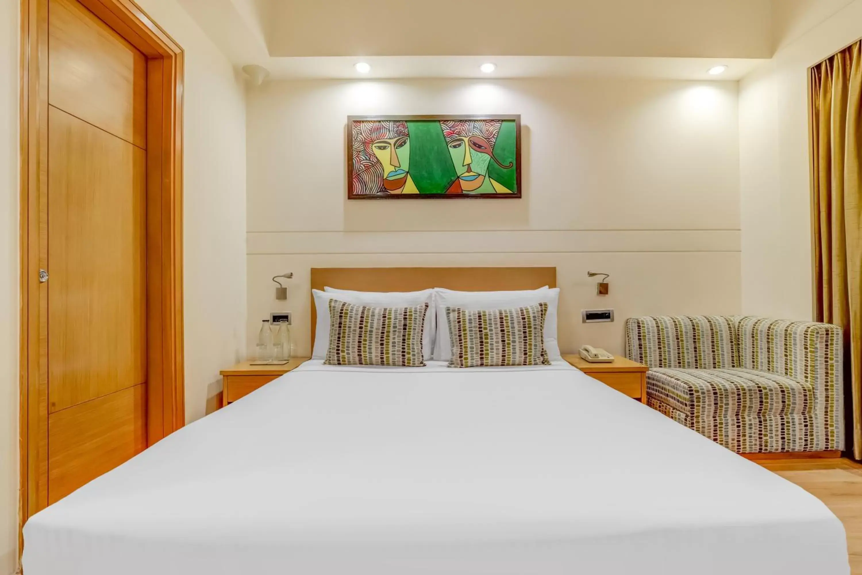Bedroom, Bed in Lemon Tree Premier, Delhi Airport