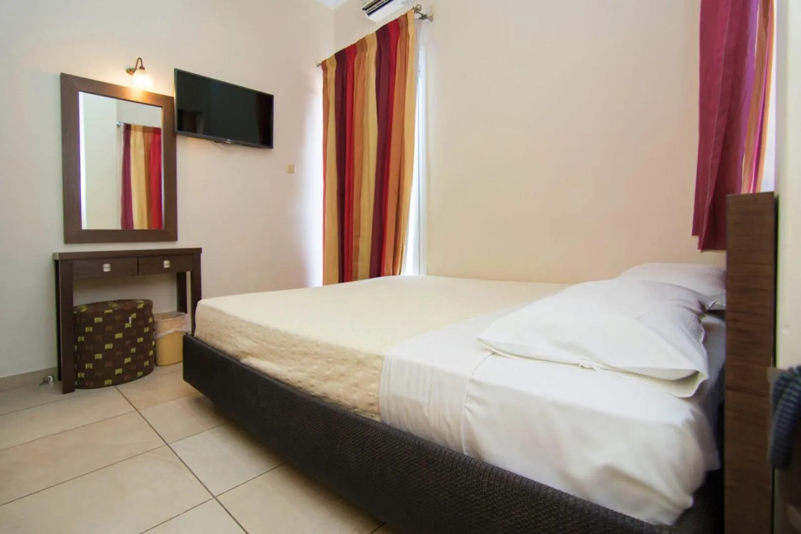 Photo of the whole room, Bed in San Nectarios