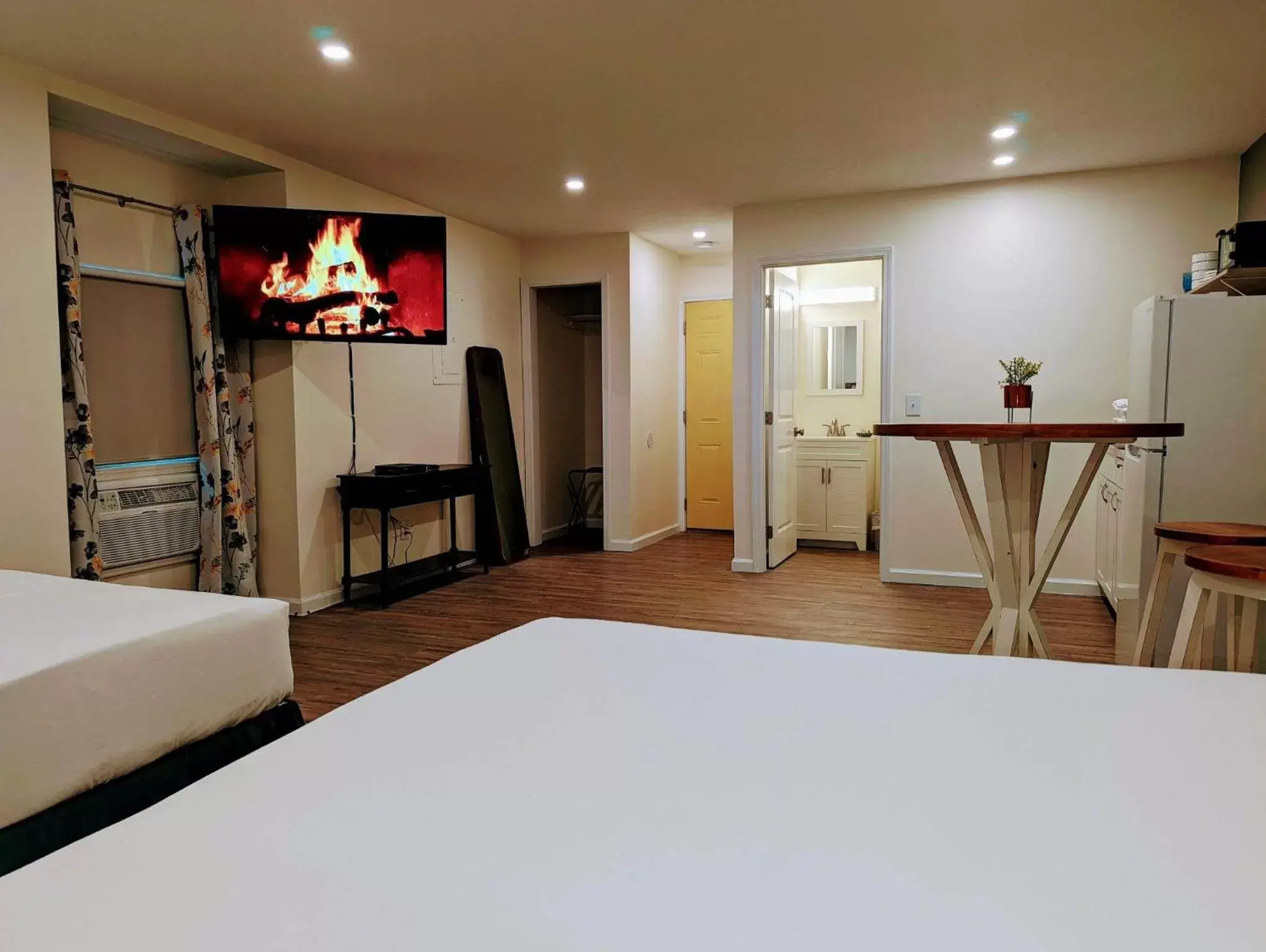 Bed in The Honey Bee Motel Bed in The Honey Bee Motel