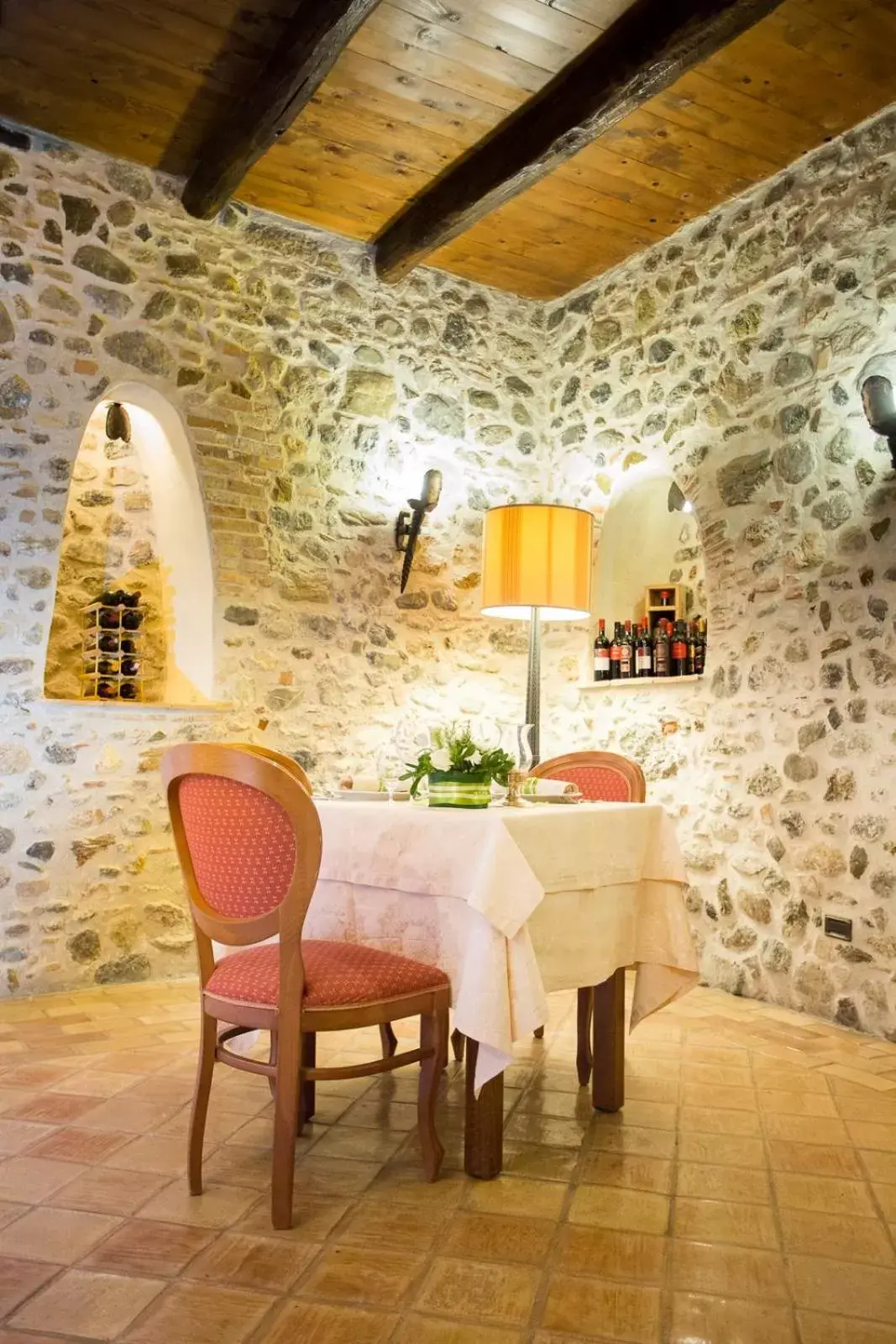 Restaurant/places to eat, Dining Area in Castello di Altomonte