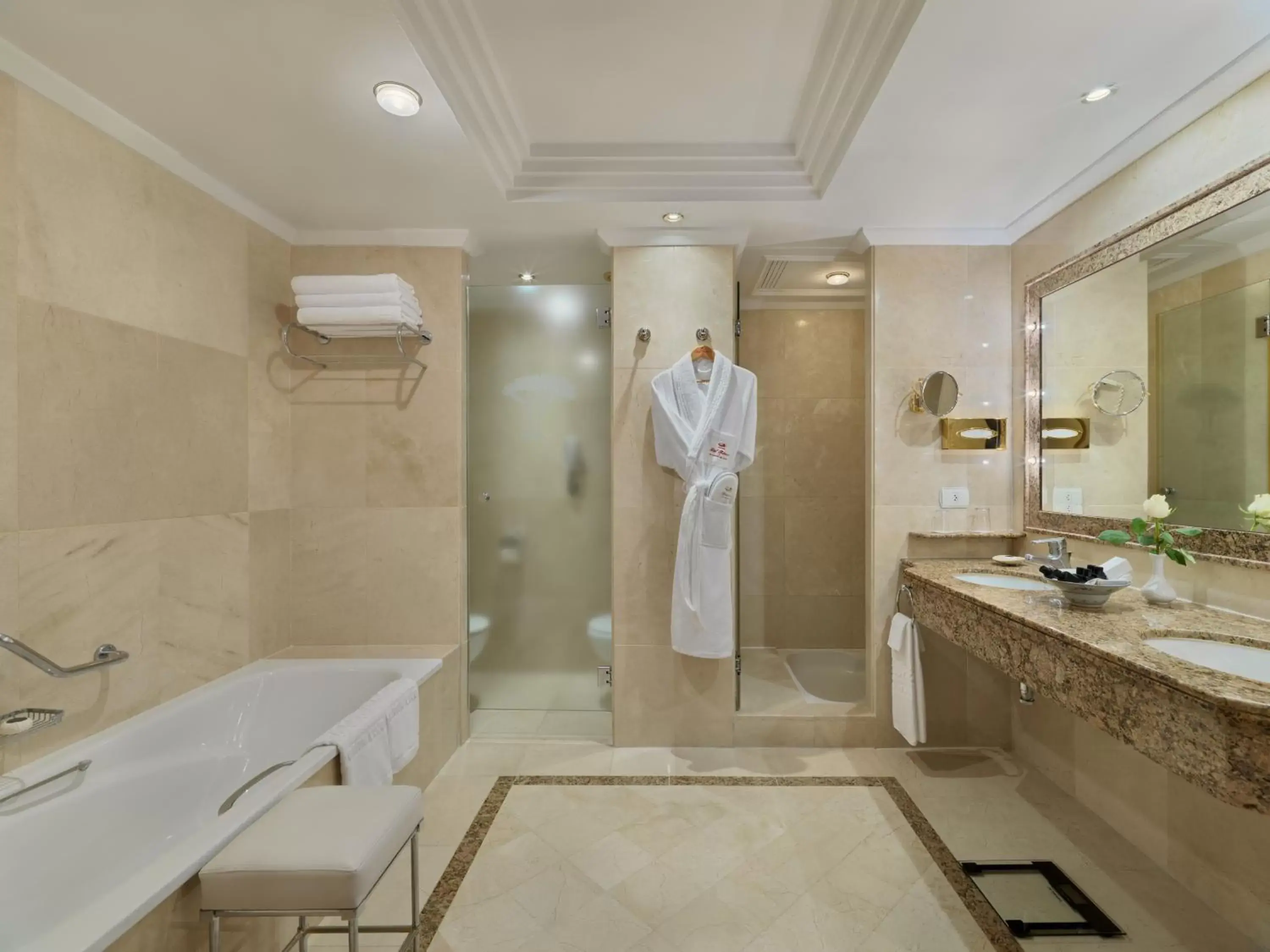 Shower, Bathroom in Hotel Botanico y Oriental Spa Garden Shower, Bathroom in Hotel Botanico y Oriental Spa Garden