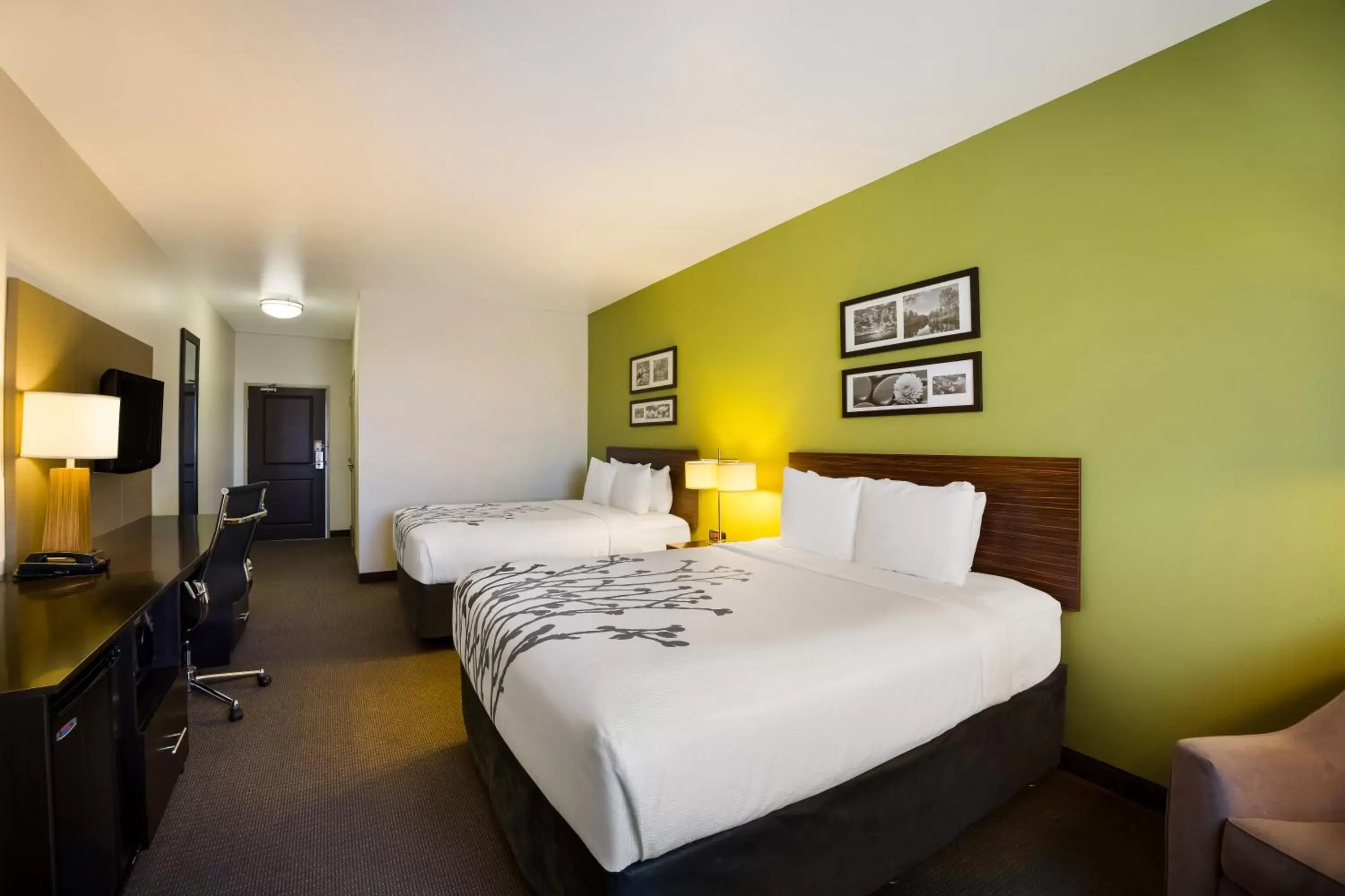 Bedroom, Bed in Sleep Inn & Suites Colby